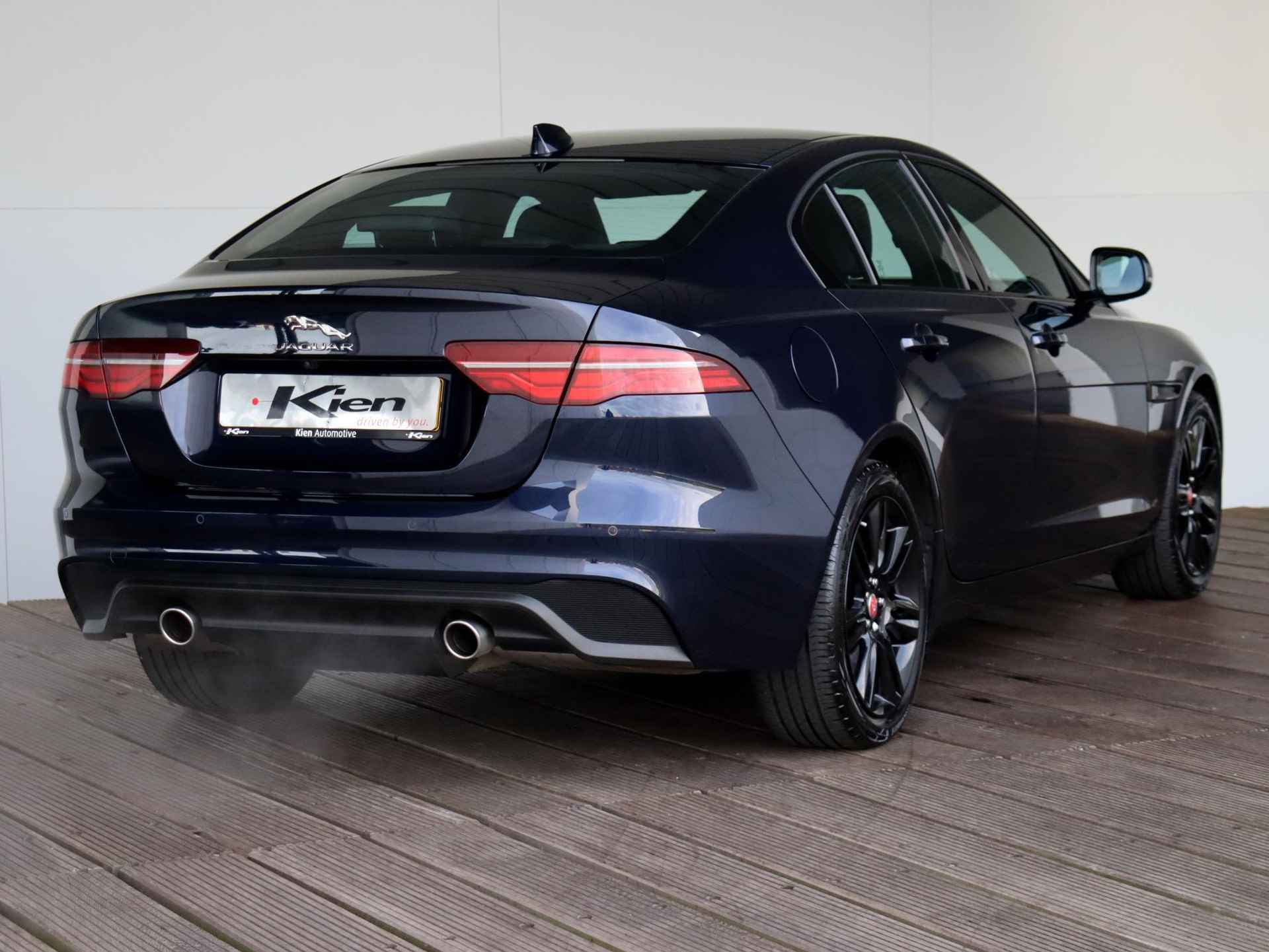 Jaguar XE 2.0 P250 SE  | Blackline 18" | Lederenbekleding | Groot navi | - 4/29