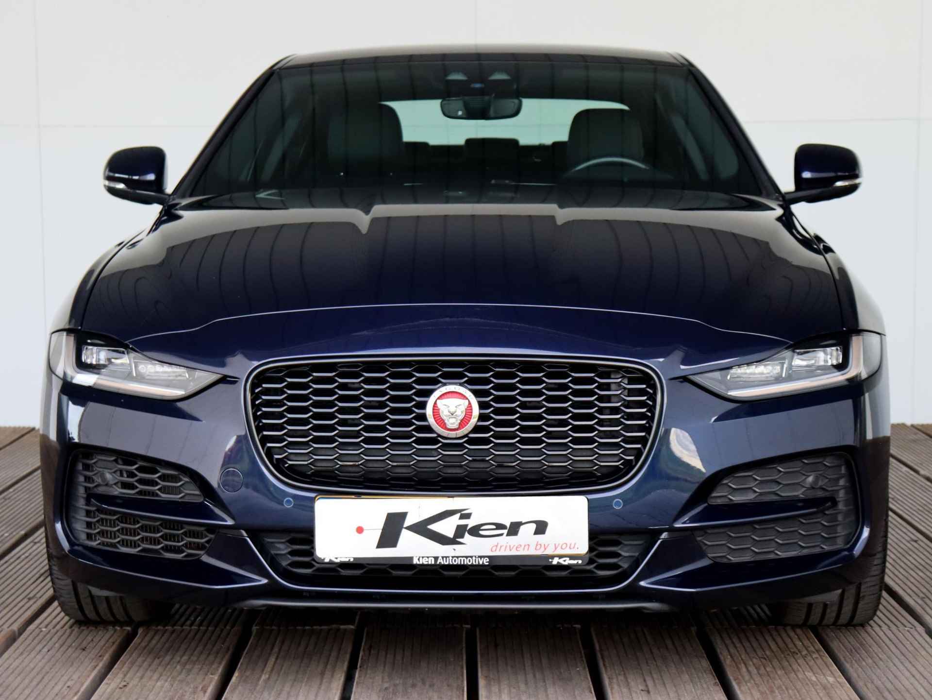 Jaguar XE 2.0 P250 SE  | Blackline 18" | Lederenbekleding | Groot navi | - 13/29