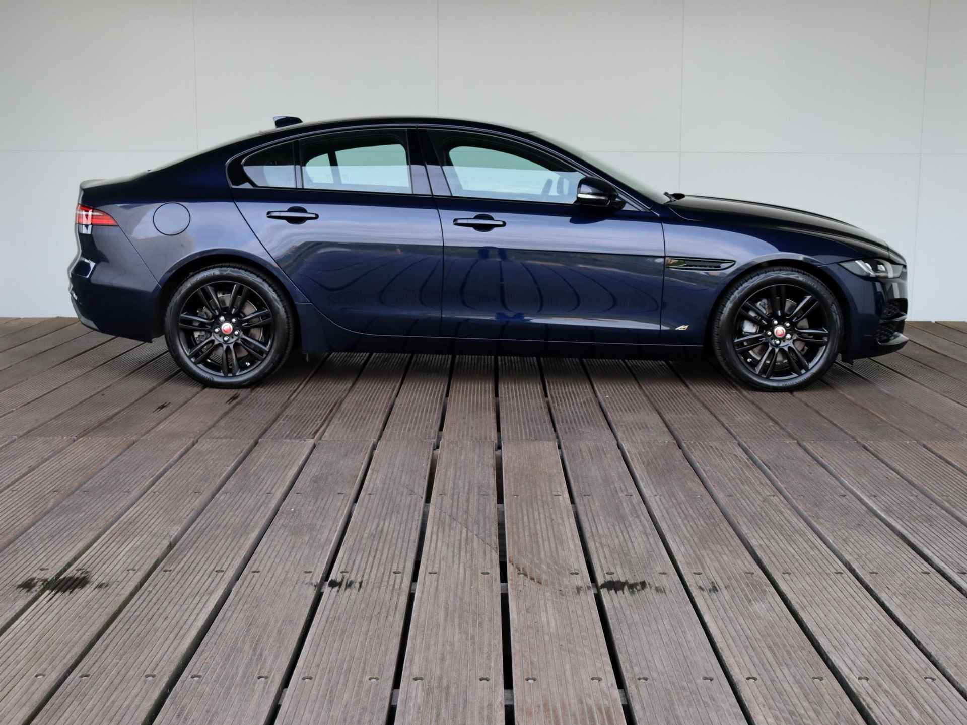 Jaguar XE 2.0 P250 SE  | Blackline 18" | Lederenbekleding | Groot navi | - 15/29