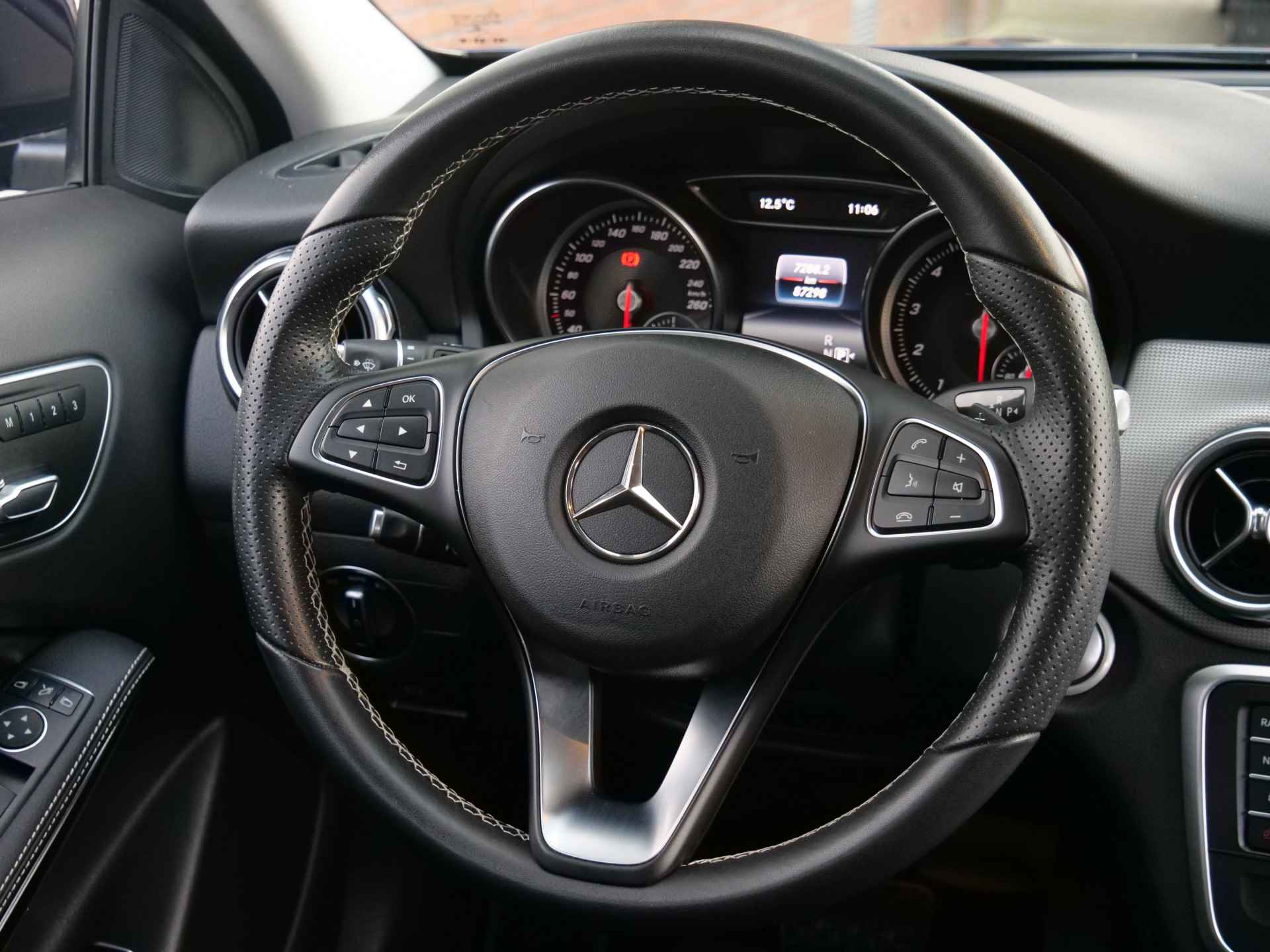 Mercedes-Benz GLA 200 Premium Plus 157 Pk Automaat Navigatie / Camera / Stoelverwarming - 8/39