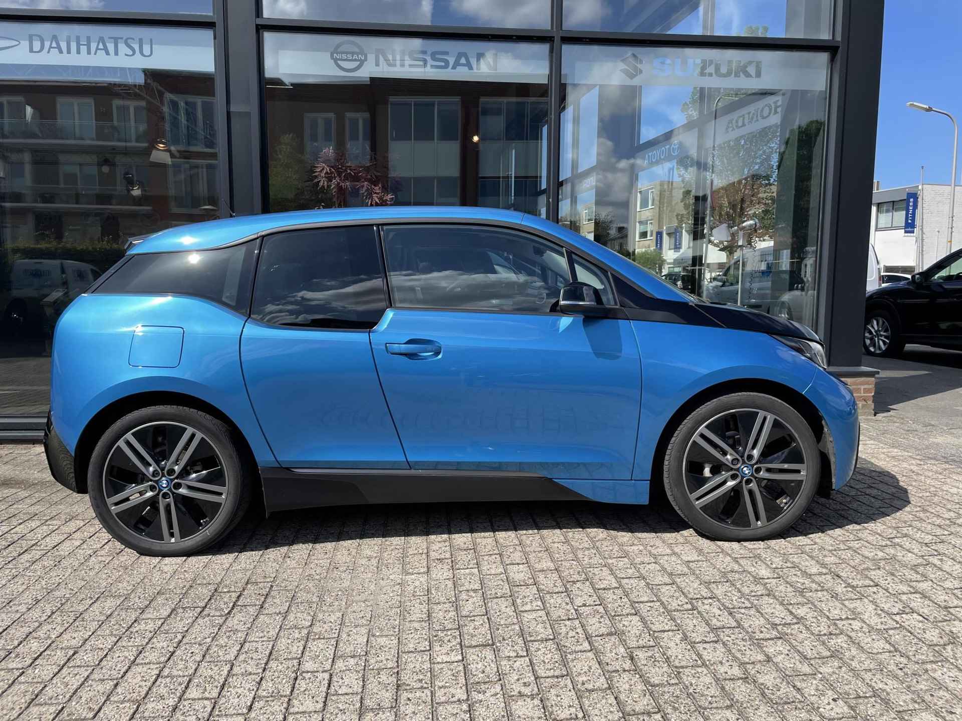 BMW i3 High Executive 94Ah 33 kWh LED / Leder / Warmtepomp / Navigatie / Alu 20 inch - 3/17