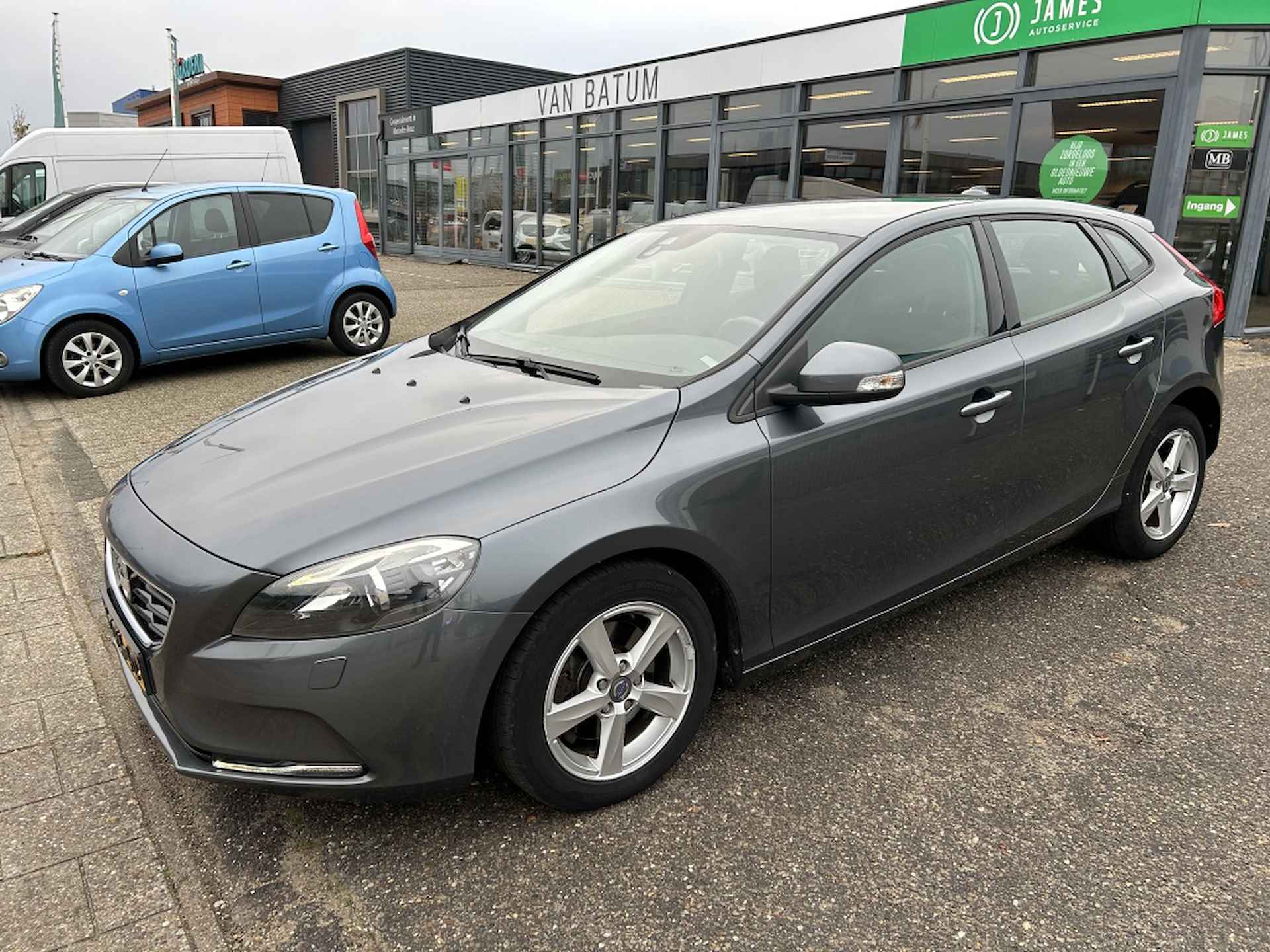 Volvo V40 1.6 T2 Summum - 2/33