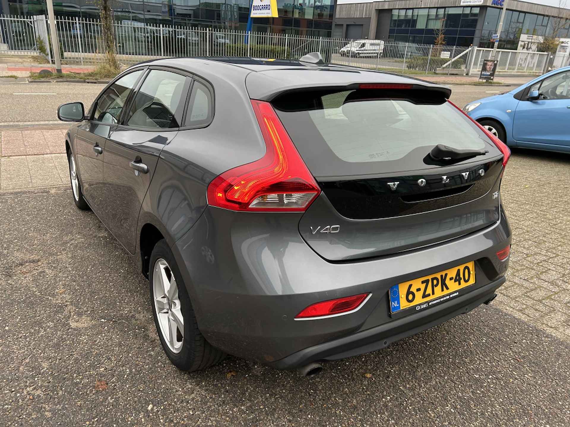 Volvo V40 1.6 T2 Summum - 4/33