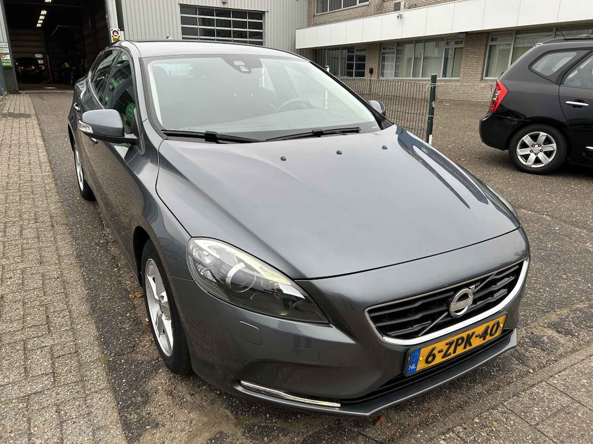 Volvo V40 1.6 T2 Summum - 9/33