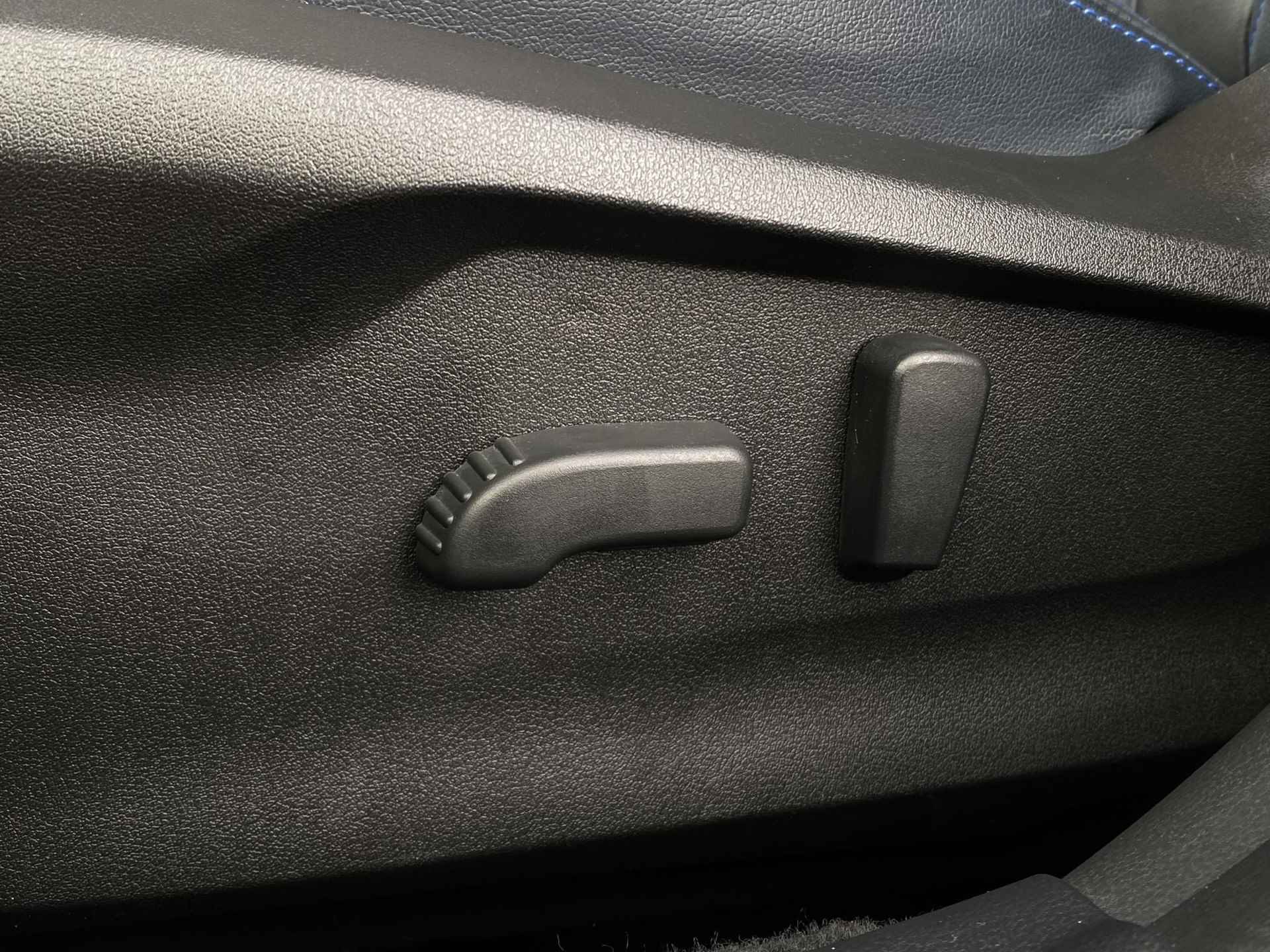 Subaru XV 2.0i e-BOXER Premium | Adaptieve Cruise Control | Achteruitrijcamera | Navigatie | Stoelverwarming voor | Parkeersensoren achter | Schuif/kantel dak | - 3/40
