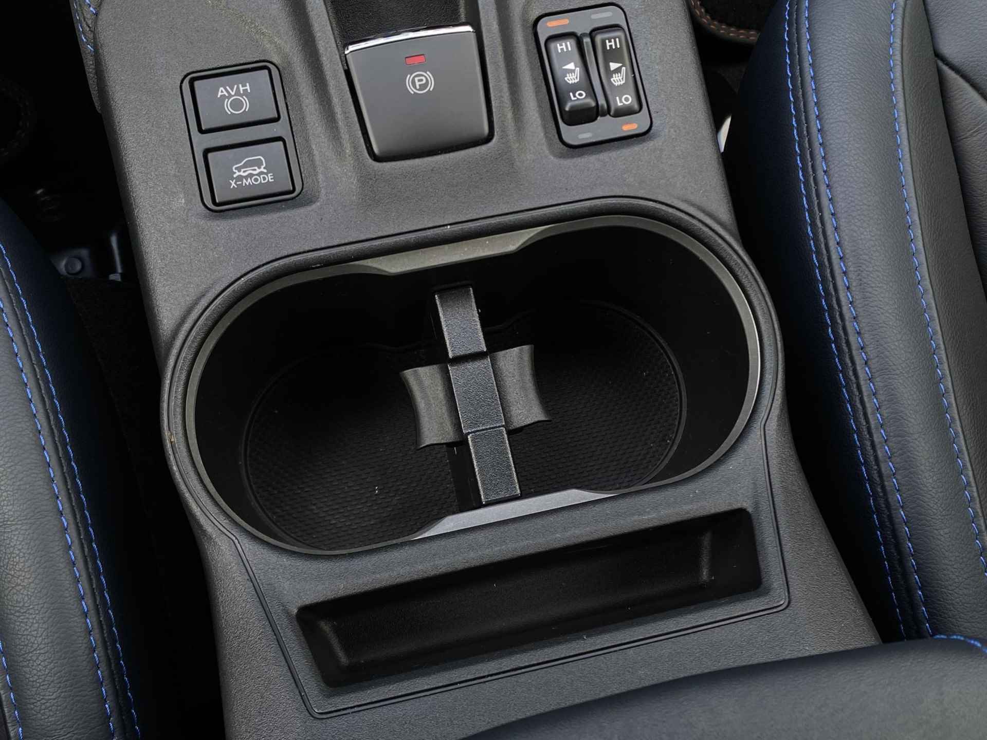 Subaru XV 2.0i e-BOXER Premium | Adaptieve Cruise Control | Achteruitrijcamera | Navigatie | Stoelverwarming voor | Parkeersensoren achter | Schuif/kantel dak | - 35/40