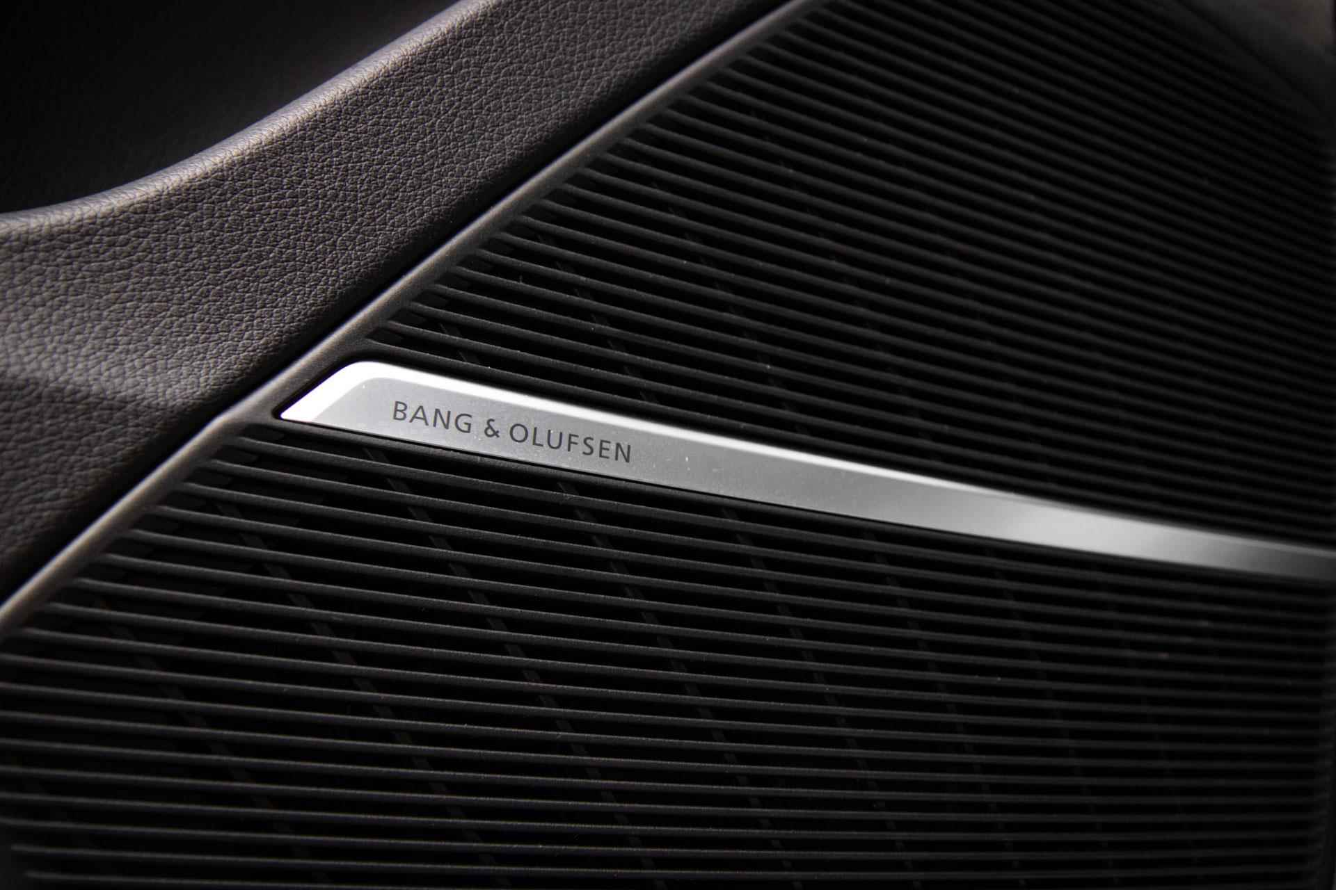 Audi RS Q8 4.0 TFSI 600pk quattro | Panoramadak | Trekhaak | Head-up | Keramisch - 15/60