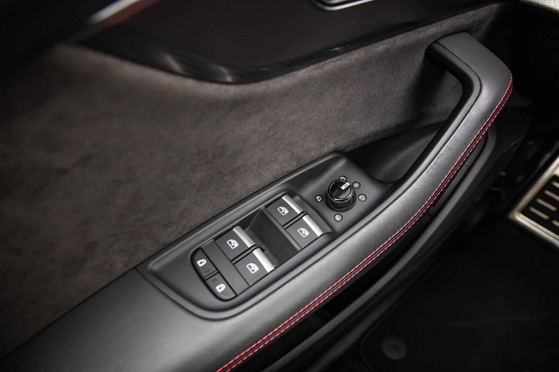 Audi RS Q8 4.0 TFSI 600pk quattro | Panoramadak | Trekhaak | Head-up | Keramisch - 26/60