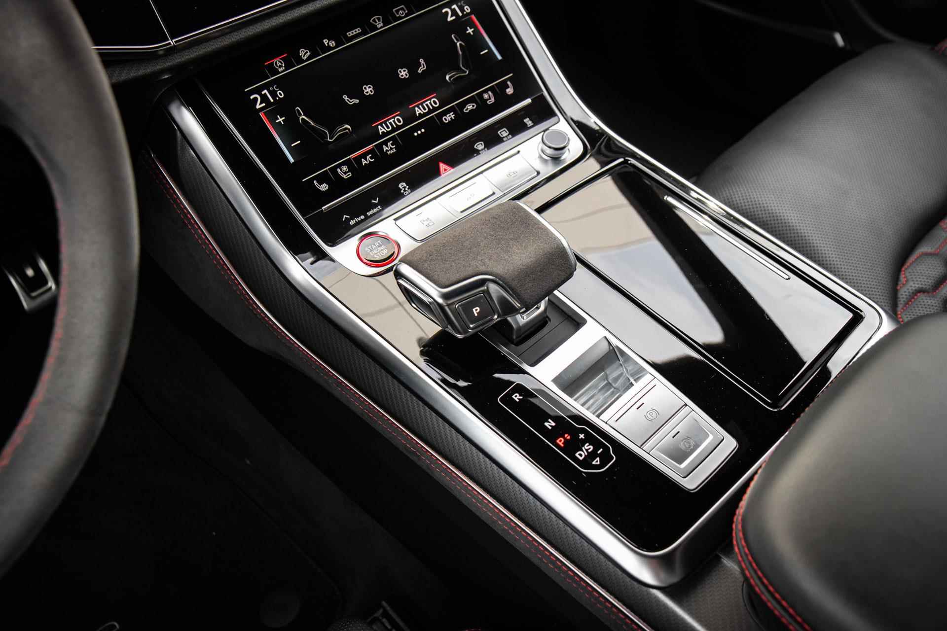 Audi RS Q8 4.0 TFSI 600pk quattro | Panoramadak | Trekhaak | Head-up | Keramisch - 37/60