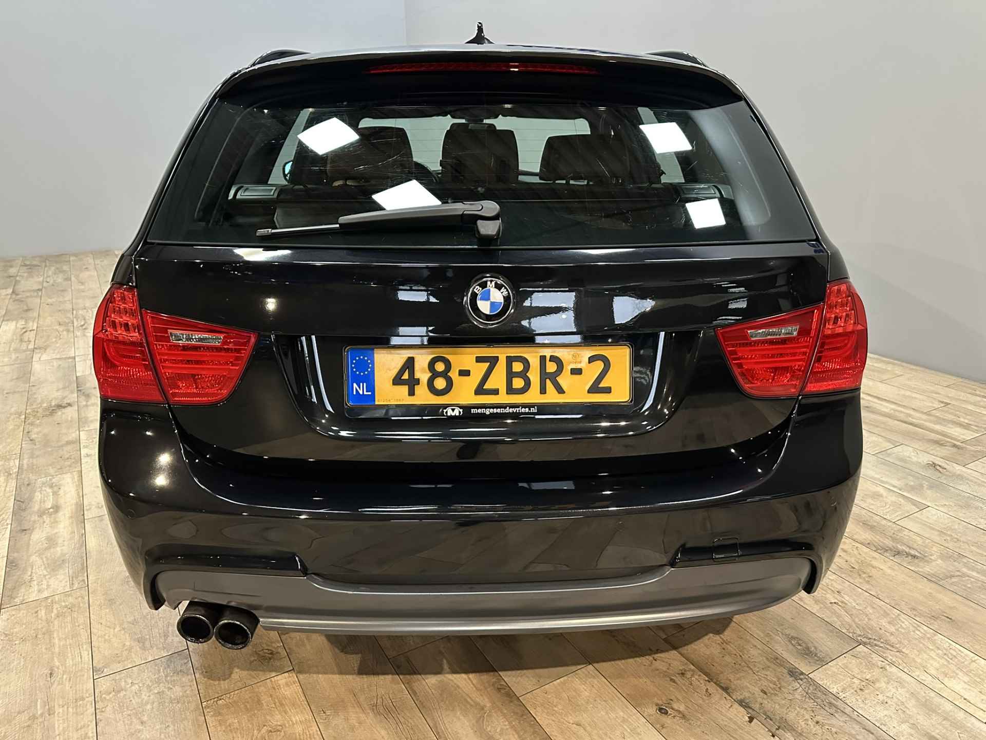 BMW 3 Serie Touring 325i M Sport Edition NL Auto | Airco ECC | Cruise Control | Navigatie | 19"" Velgen | Leer | Stoelverwarming | isofix | NAP | - 4/40