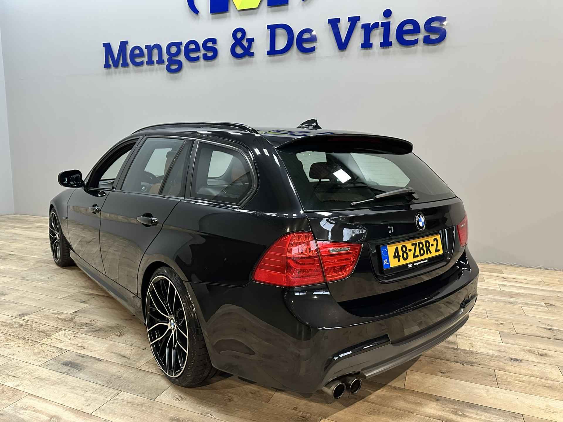 BMW 3 Serie Touring 325i M Sport Edition NL Auto | Airco ECC | Cruise Control | Navigatie | 19"" Velgen | Leer | Stoelverwarming | isofix | NAP | - 5/40