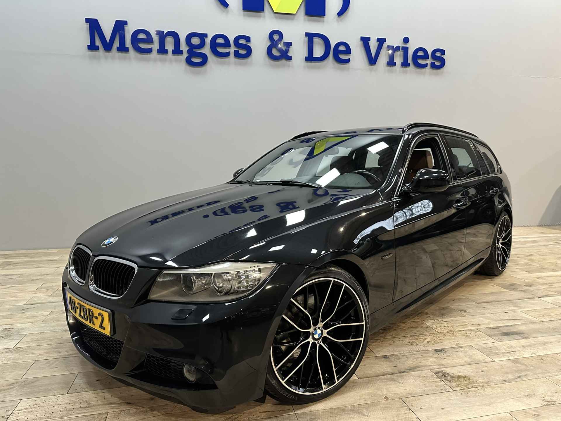 BMW 3 Serie Touring 325i M Sport Edition NL Auto | Airco ECC | Cruise Control | Navigatie | 19"" Velgen | Leer | Stoelverwarming | isofix | NAP | - 7/40