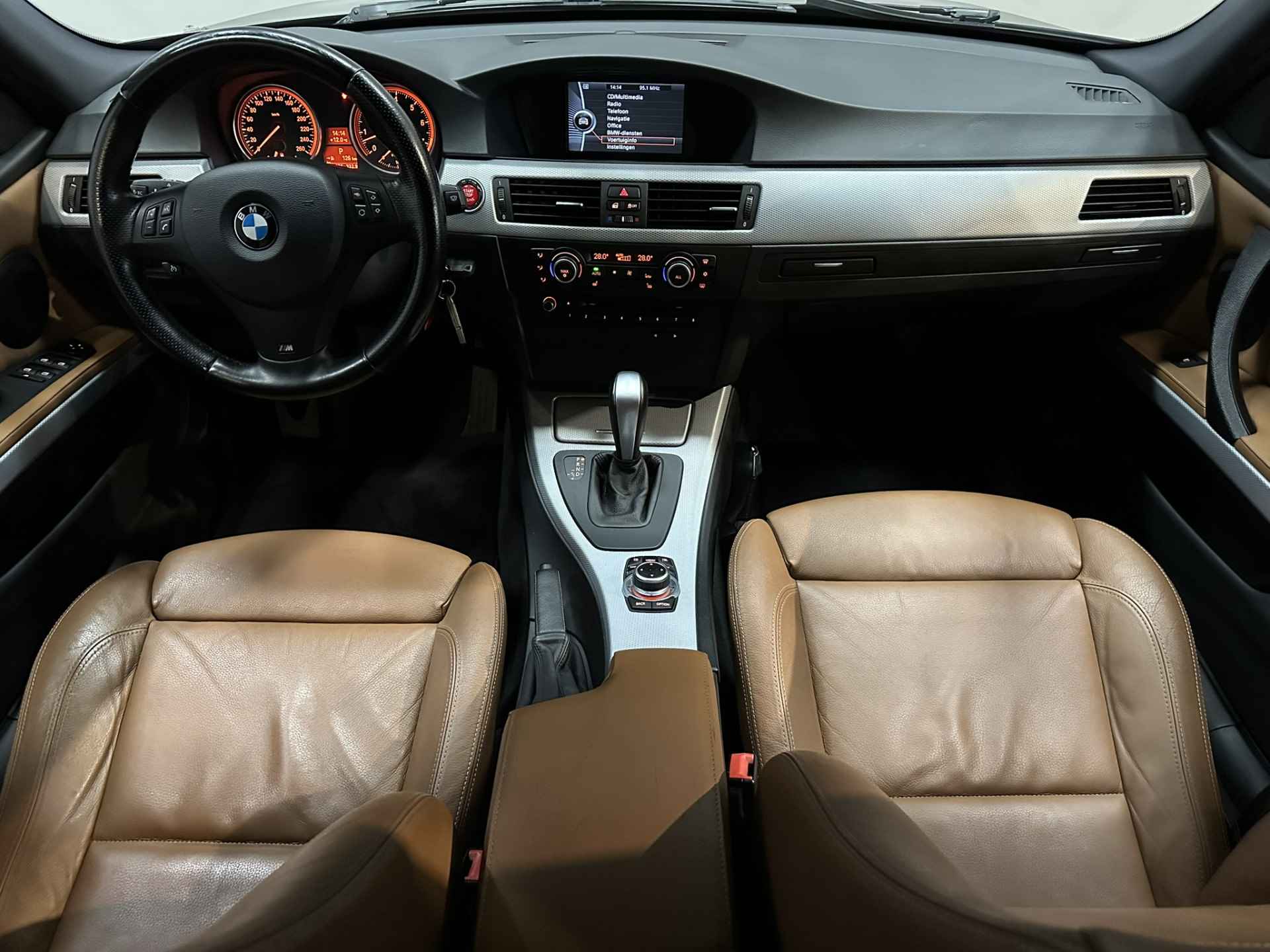 BMW 3 Serie Touring 325i M Sport Edition NL Auto | Airco ECC | Cruise Control | Navigatie | 19"" Velgen | Leer | Stoelverwarming | isofix | NAP | - 27/40