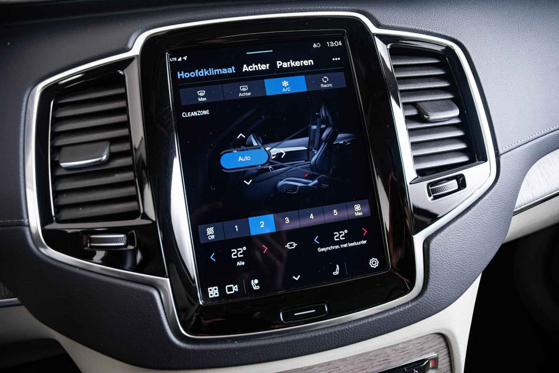 Volvo XC90 2.0 T8 Recharge AWD Ultimate Dark Trekhaak - Panoramadak - Head Up - Bowers & Wilkins - Stoelventilatie/verwarming - Elektrisch verstelbare bestuurdersstoel met memory - Getinte/ Gelamineerde ruiten - - 30/72