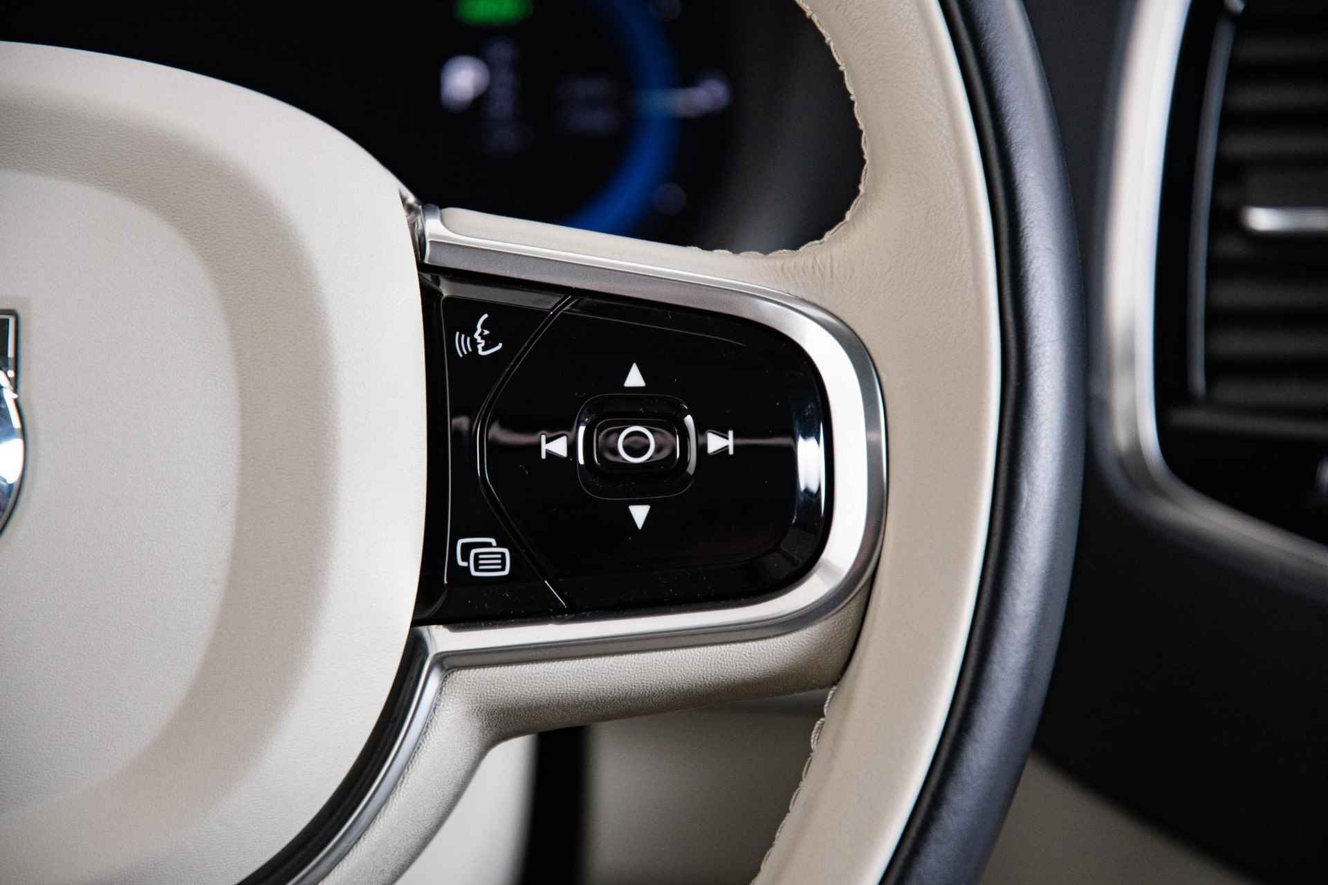 Volvo XC90 2.0 T8 Recharge AWD Ultimate Dark Trekhaak - Panoramadak - Head Up - Bowers & Wilkins - Stoelventilatie/verwarming - Elektrisch verstelbare bestuurdersstoel met memory - Getinte/ Gelamineerde ruiten - - 35/72