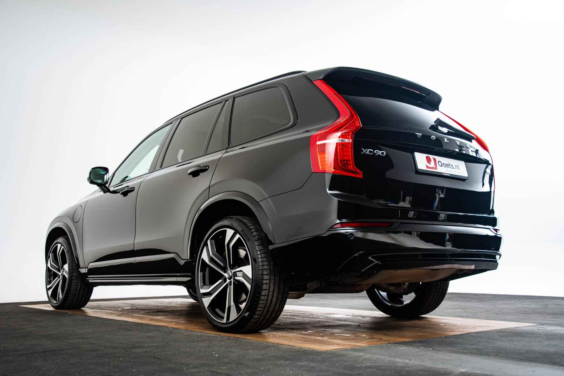 Volvo XC90 2.0 T8 Recharge AWD Ultimate Dark Trekhaak - Panoramadak - Head Up - Bowers & Wilkins - Stoelventilatie/verwarming - Elektrisch verstelbare bestuurdersstoel met memory - Getinte/ Gelamineerde ruiten - - 55/72