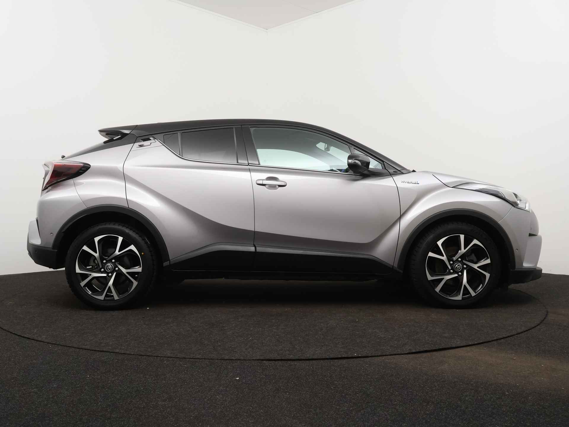 Toyota C-HR 1.8 Hybrid Bi-tone | Navigatie | JBL-audio | Stoel- en stuurverwarming | - 15/45