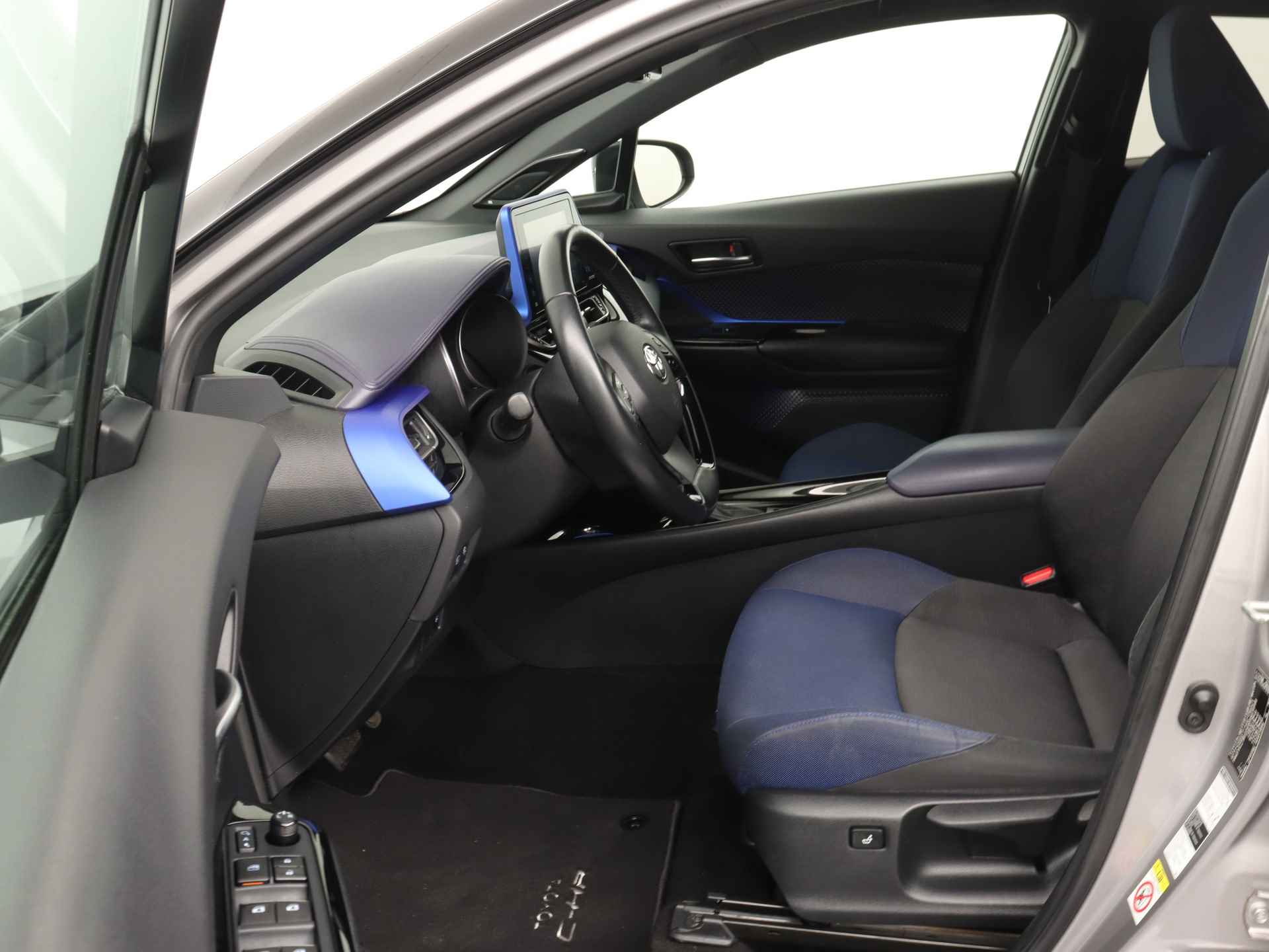 Toyota C-HR 1.8 Hybrid Bi-tone | Navigatie | JBL-audio | Stoel- en stuurverwarming | - 19/45