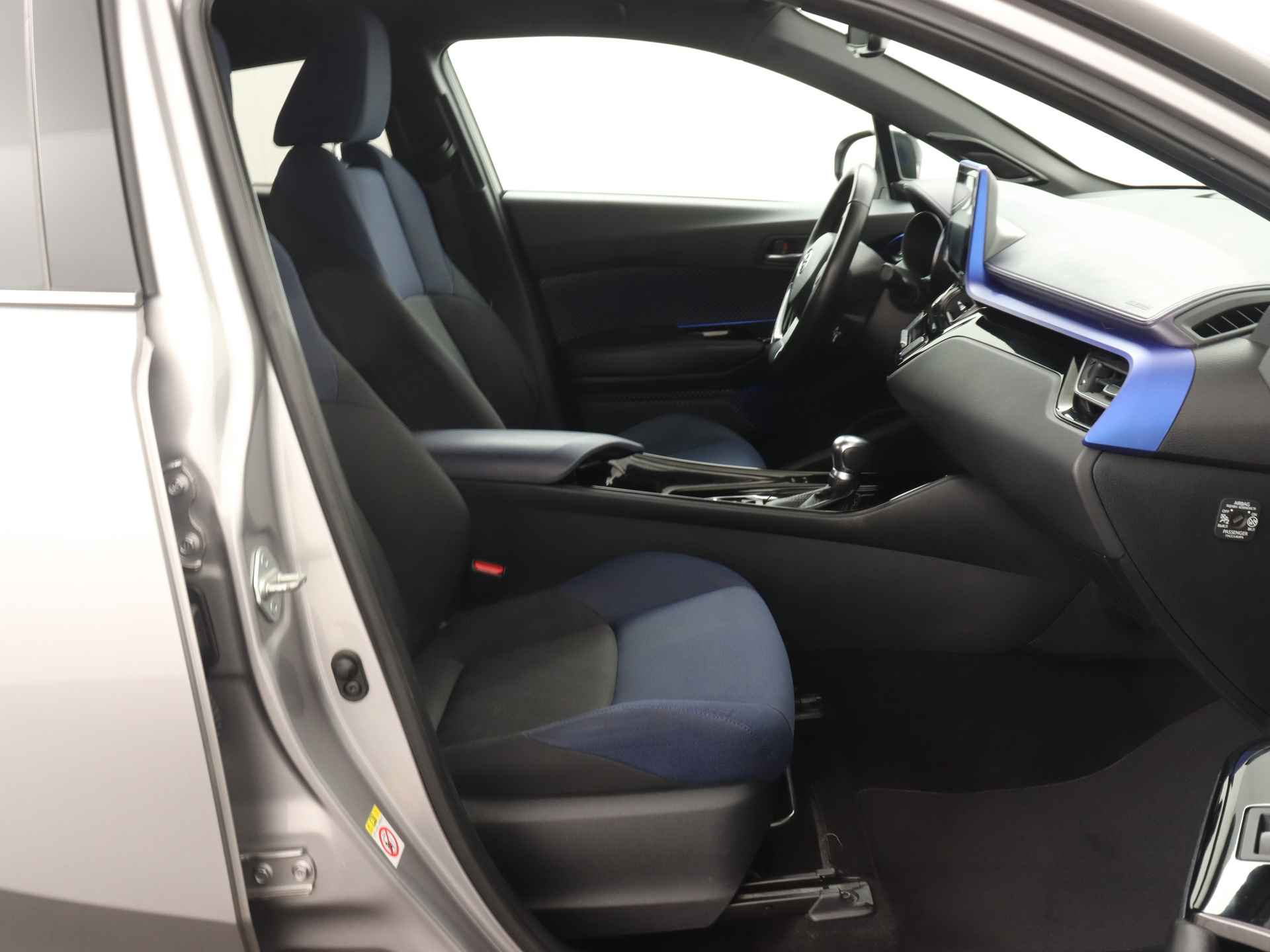 Toyota C-HR 1.8 Hybrid Bi-tone | Navigatie | JBL-audio | Stoel- en stuurverwarming | - 30/45