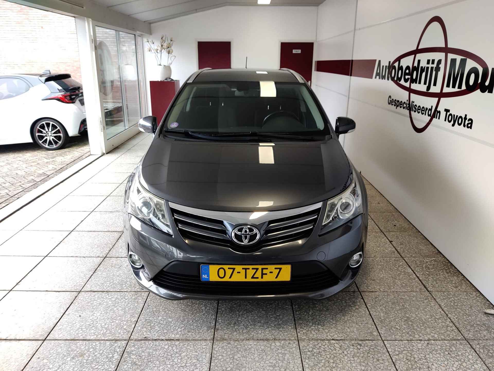 Toyota Avensis Wagon 1.8 VVTi Business - 2/22