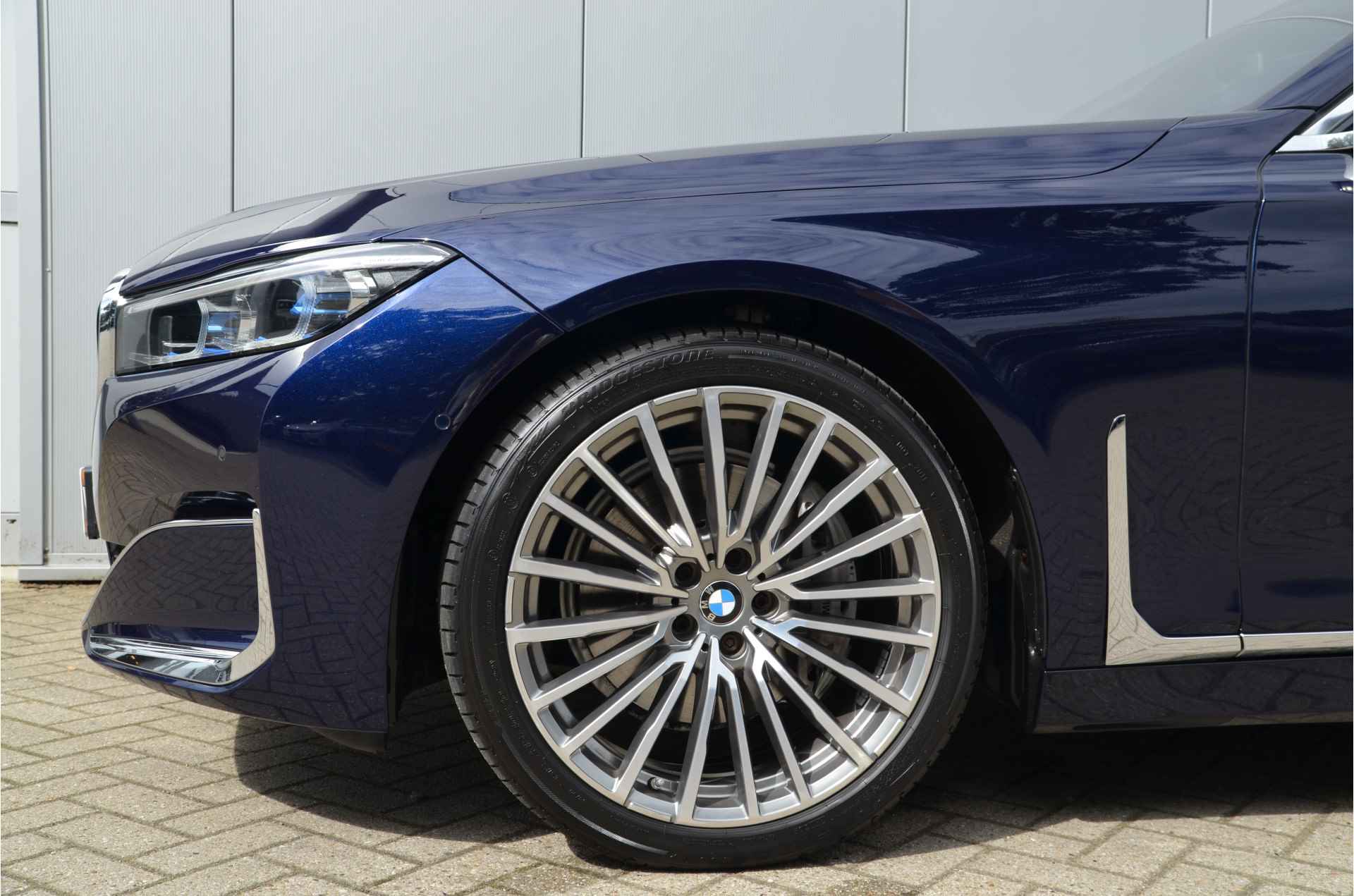 BMW 7 Serie 730d High Executive Automaat / Schuif-kanteldak / Active Steering / Stoelverwarming / Laserlicht / Remote Parking / Harman Kardon / Head-Up / Live Cockpit Professional - 8/43