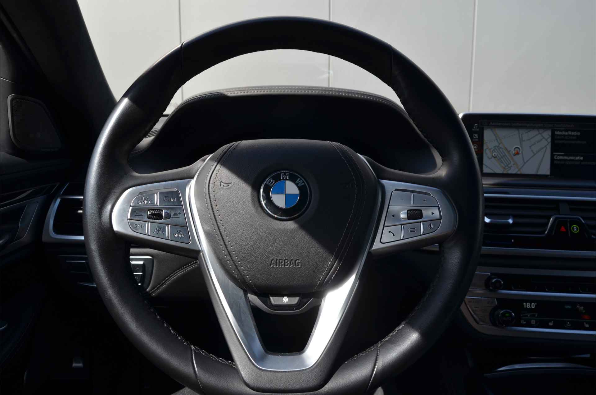 BMW 7 Serie 730d High Executive Automaat / Schuif-kanteldak / Active Steering / Stoelverwarming / Laserlicht / Remote Parking / Harman Kardon / Head-Up / Live Cockpit Professional - 35/43