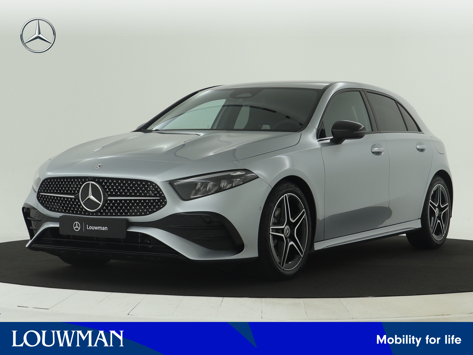 Mercedes-Benz A-Klasse 180 Star Edition AMG Line | Nightpakket | Dodehoekassistent | Parkeerpakket met achteruitrijcamera | KEYLESS GO | Extra USB-poorten | Sfeerverlichting | Draadloos oplaadsysteem voor smartphone |