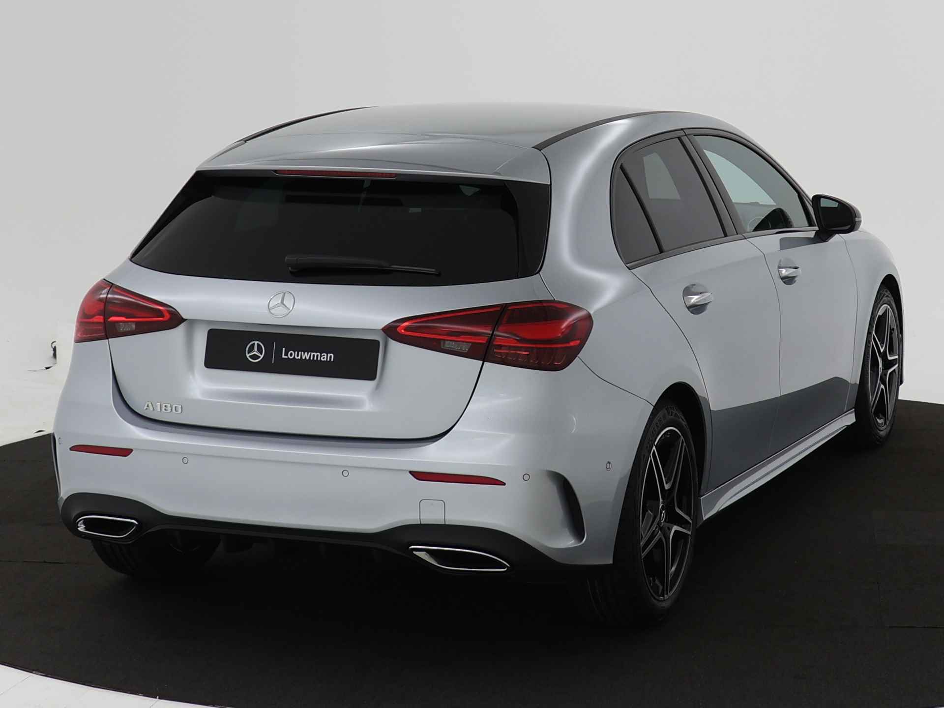 Mercedes-Benz A-Klasse 180 Star Edition AMG Line | Nightpakket | Dodehoekassistent | Parkeerpakket met achteruitrijcamera | KEYLESS GO | Extra USB-poorten | Sfeerverlichting | Draadloos oplaadsysteem voor smartphone | - 14/39