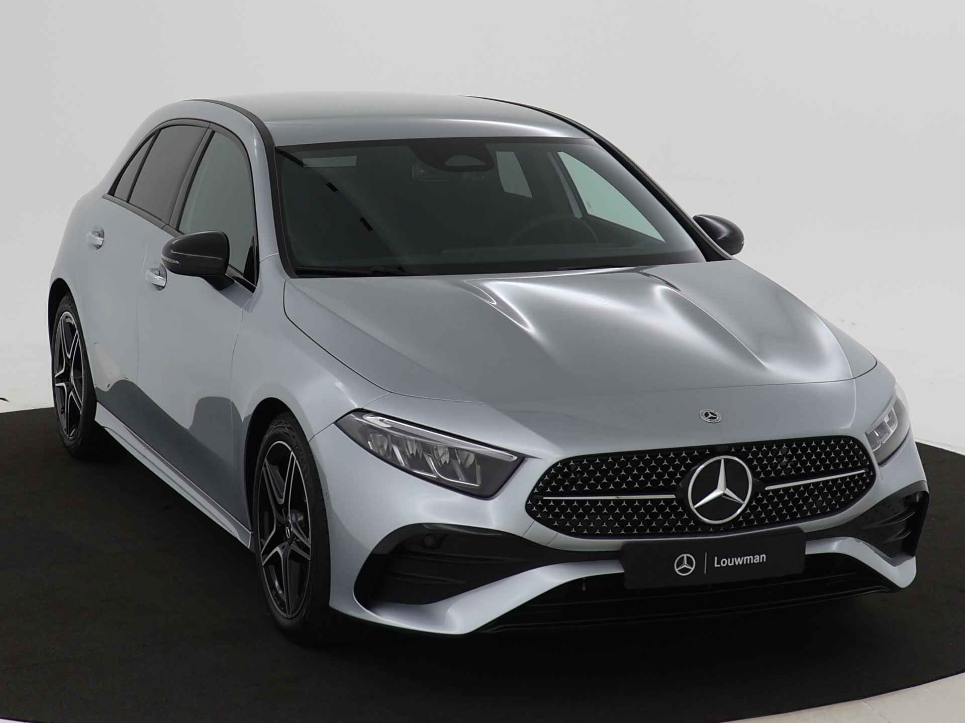 Mercedes-Benz A-Klasse 180 Star Edition AMG Line | Nightpakket | Dodehoekassistent | Parkeerpakket met achteruitrijcamera | KEYLESS GO | Extra USB-poorten | Sfeerverlichting | Draadloos oplaadsysteem voor smartphone | - 23/39