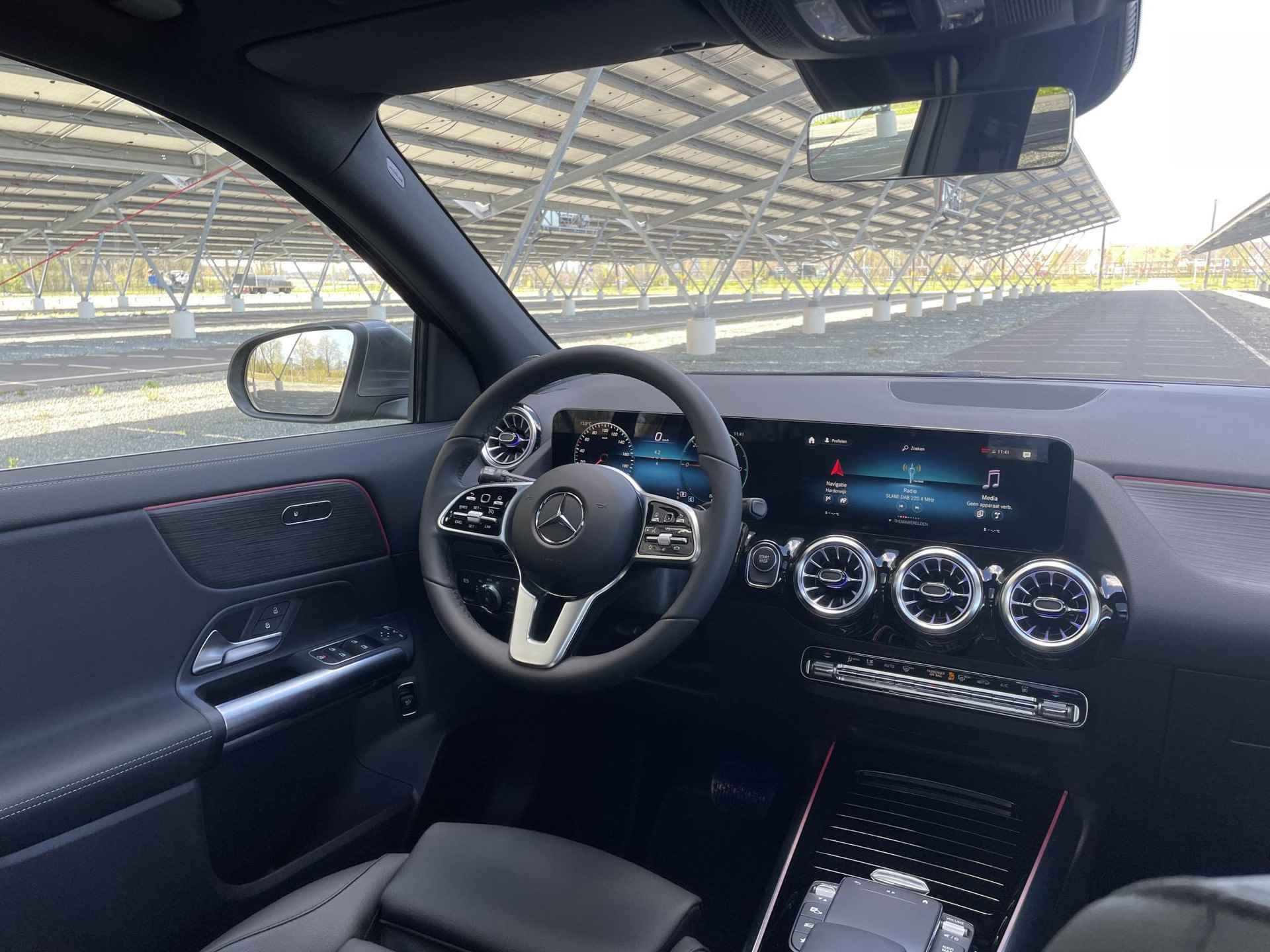 Mercedes-Benz EQA 250 Luxury Line | Panorama schuif/kanteldak | Parkeercamera | Sfeerverlichting | Stoelverwarming | KEYLESS-GO - 5/32
