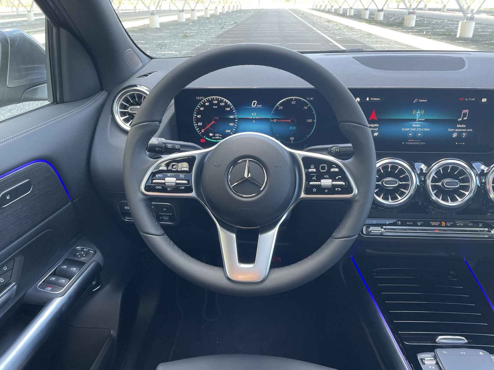 Mercedes-Benz EQA 250 Luxury Line | Panorama schuif/kanteldak | Parkeercamera | Sfeerverlichting | Stoelverwarming | KEYLESS-GO - 6/32