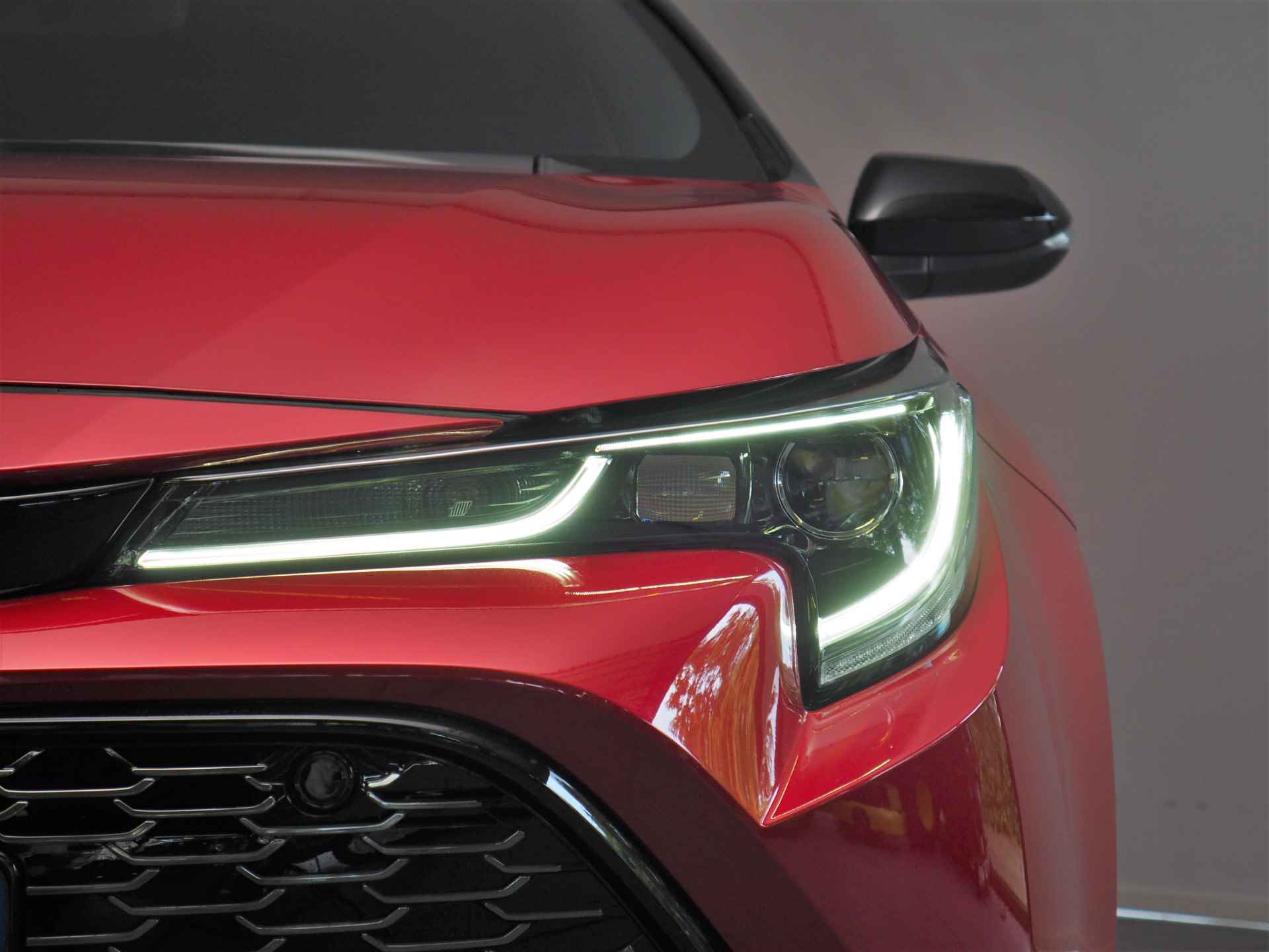Toyota Corolla 2.0 Hybrid GR-Sport | Noodremfunctie (auto's, fietsers, voetgangers) | Adaptieve Cruise Control | Stuur- en stoelverwarming | Lane Assist | Apple CarPlay/ Android Auto | - 6/34