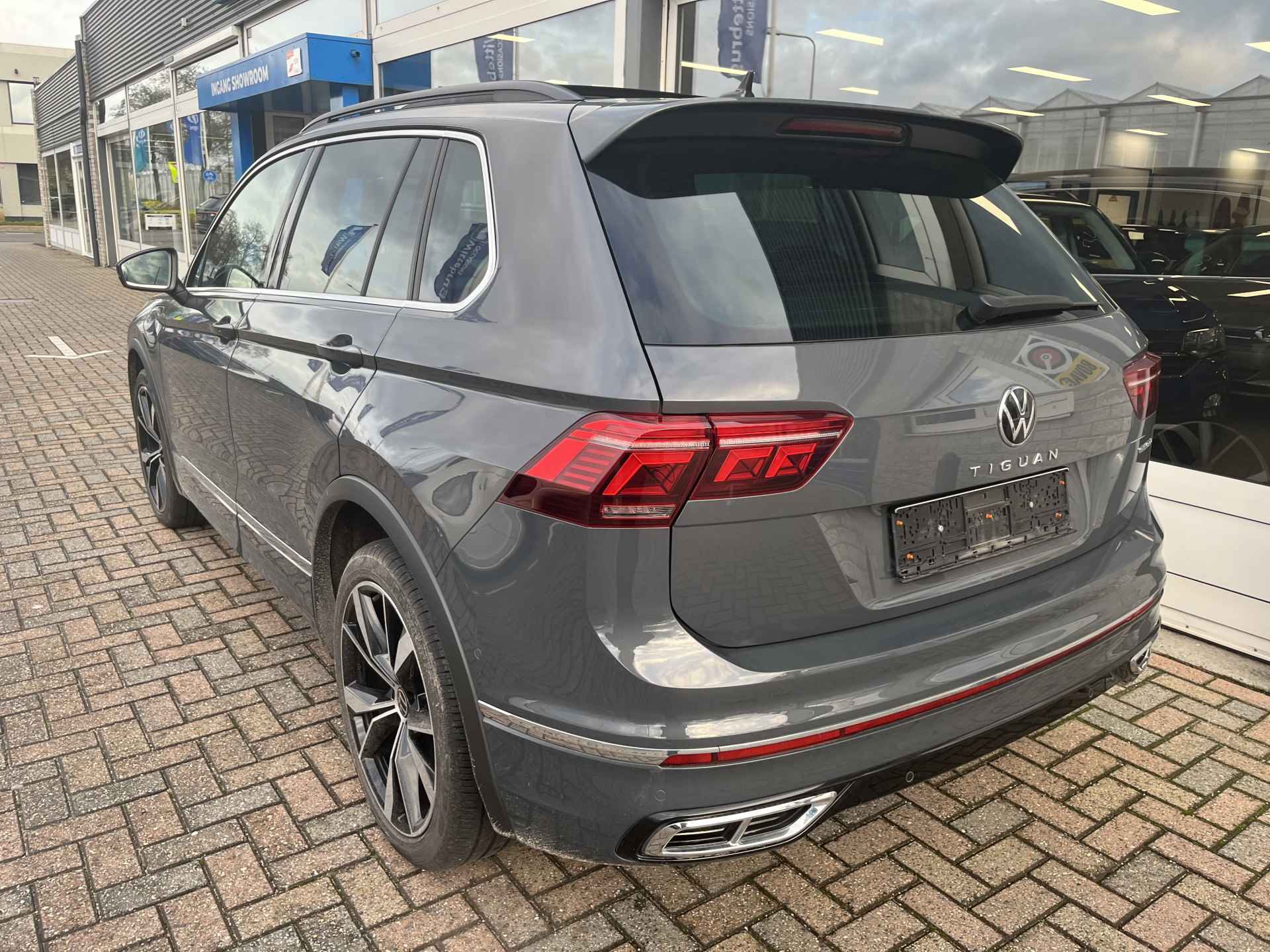 Volkswagen Tiguan 1.4 TSI eHybrid 2x R-Line / AUTOMAAT/ PANO/ TREKHAAK/ CAMERA/ PARK. SENSOREN/ DCC/ MATRIX/ HEAD-UP DISPLAY/ KEYLESS/ DODE HOEK/ STUUR-STOELVERWARM./ ADAPT. CRUISE/ APP-CONNECT/ NAVI/ CLIMA/ DAB/ 20" LMV - 6/34