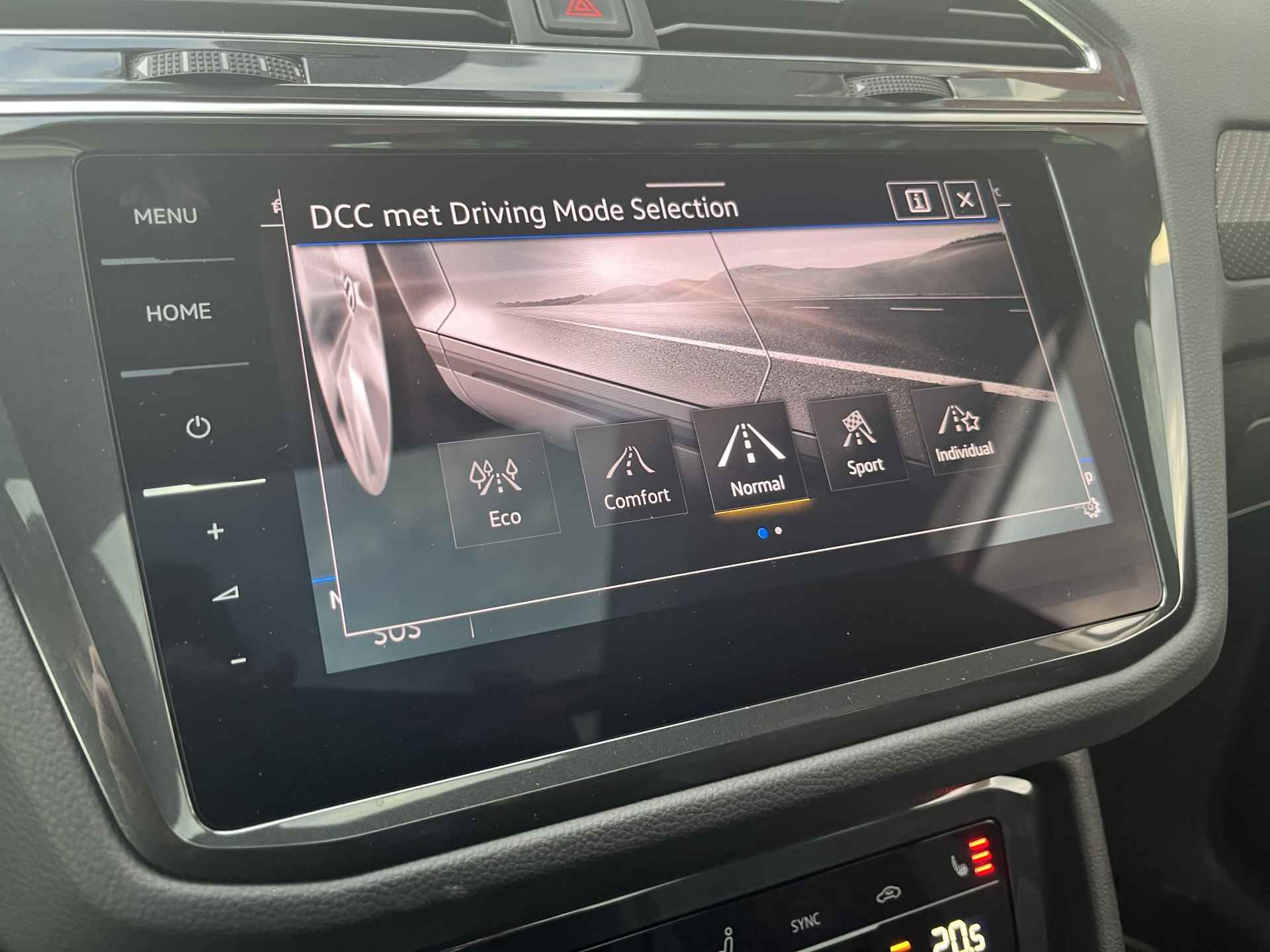 Volkswagen Tiguan 1.4 TSI eHybrid 2x R-Line / AUTOMAAT/ PANO/ TREKHAAK/ CAMERA/ PARK. SENSOREN/ DCC/ MATRIX/ HEAD-UP DISPLAY/ KEYLESS/ DODE HOEK/ STUUR-STOELVERWARM./ ADAPT. CRUISE/ APP-CONNECT/ NAVI/ CLIMA/ DAB/ 20" LMV - 21/34