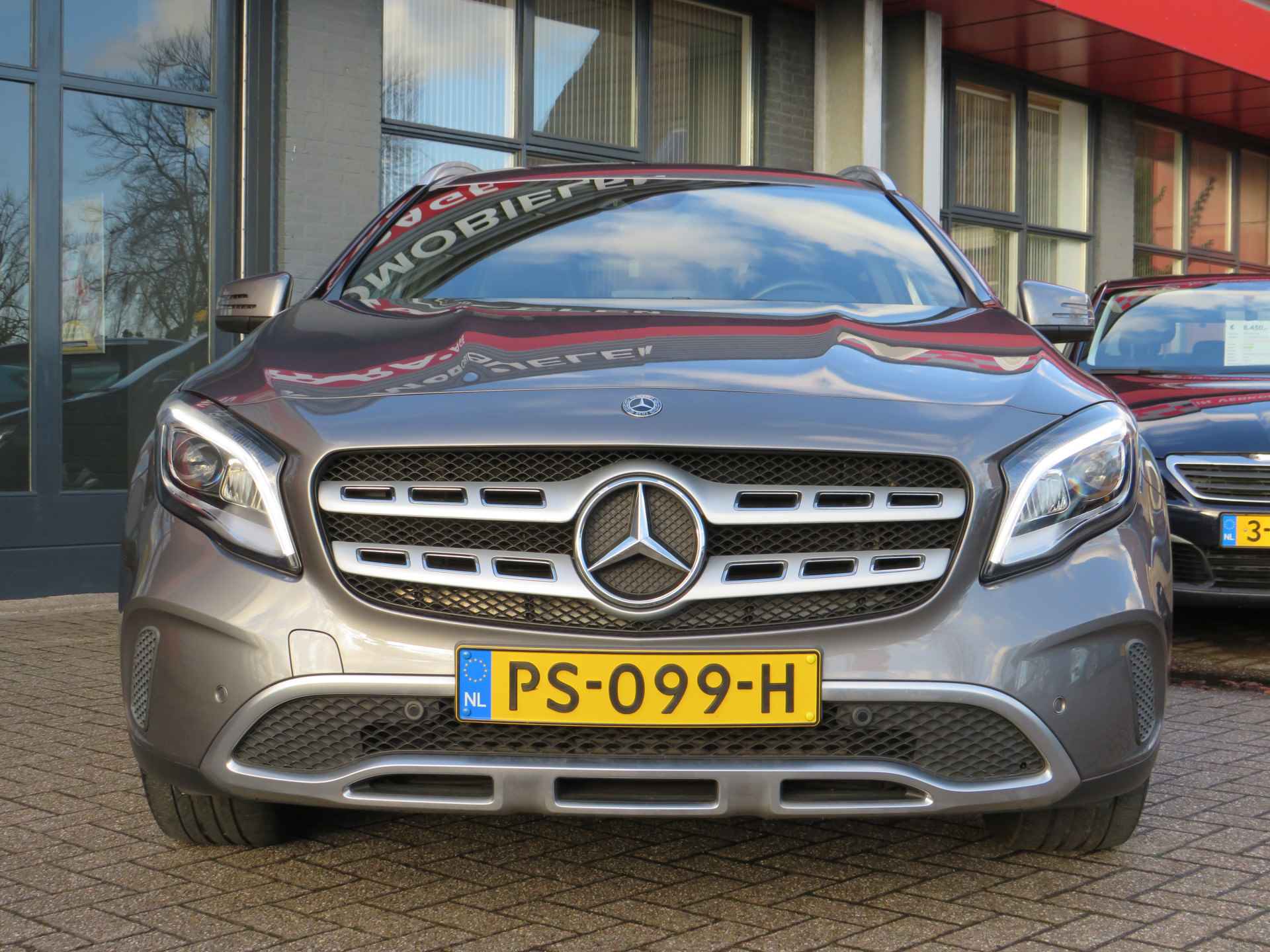 Mercedes-Benz GLA 180 Automaat | Clima-Airco | Navigatie | Parkeercamera | Incl. BOVAG Garantie | LED Dagrijverlichting | Parkeersensoren | Bluetooth | - 3/42