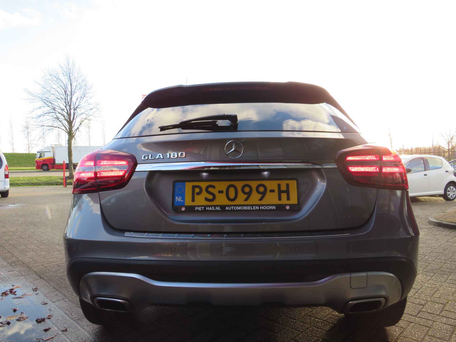 Mercedes-Benz GLA 180 Automaat | Clima-Airco | Navigatie | Parkeercamera | Incl. BOVAG Garantie | LED Dagrijverlichting | Parkeersensoren | Bluetooth | - 11/42