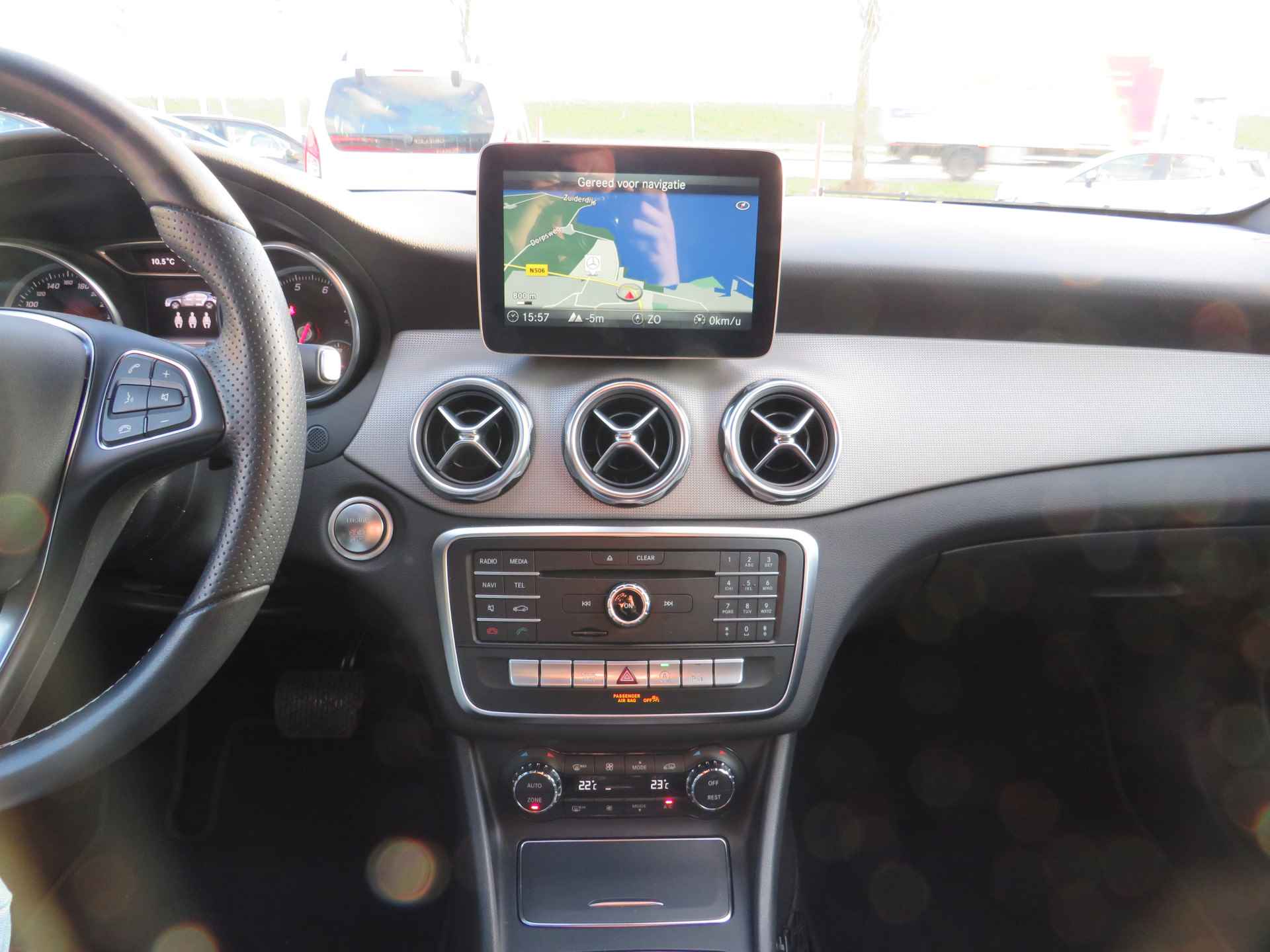 Mercedes-Benz GLA 180 Automaat | Clima-Airco | Navigatie | Parkeercamera | Incl. BOVAG Garantie | LED Dagrijverlichting | Parkeersensoren | Bluetooth | - 29/42