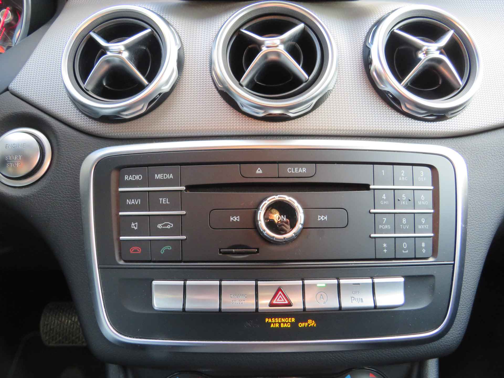 Mercedes-Benz GLA 180 Automaat | Clima-Airco | Navigatie | Parkeercamera | Incl. BOVAG Garantie | LED Dagrijverlichting | Parkeersensoren | Bluetooth | - 32/42