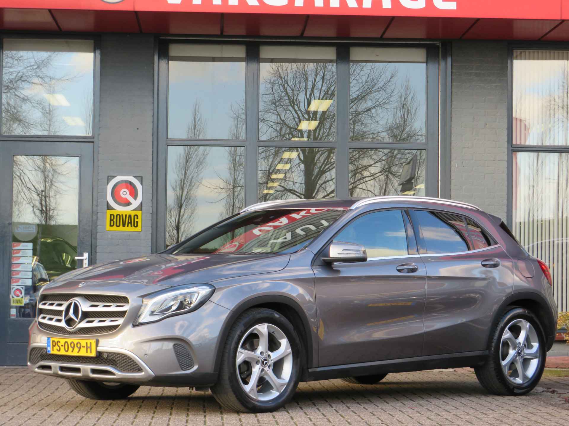 Mercedes-Benz GLA 180 Automaat | Clima-Airco | Navigatie | Parkeercamera | Incl. BOVAG Garantie | LED Dagrijverlichting | Parkeersensoren | Bluetooth | - 40/42