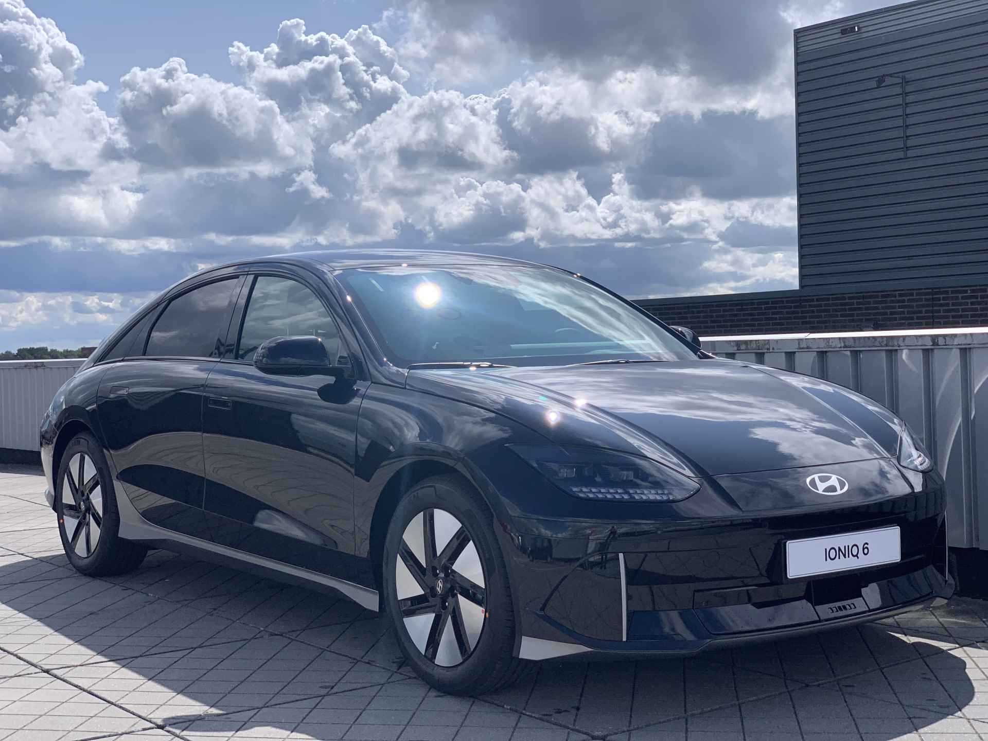 Hyundai IONIQ 6 Connect 53 kWh Volledig Elektrisch met 429 KM RANGE WLTP, Navigatie en Stoelverwarming - 31/37