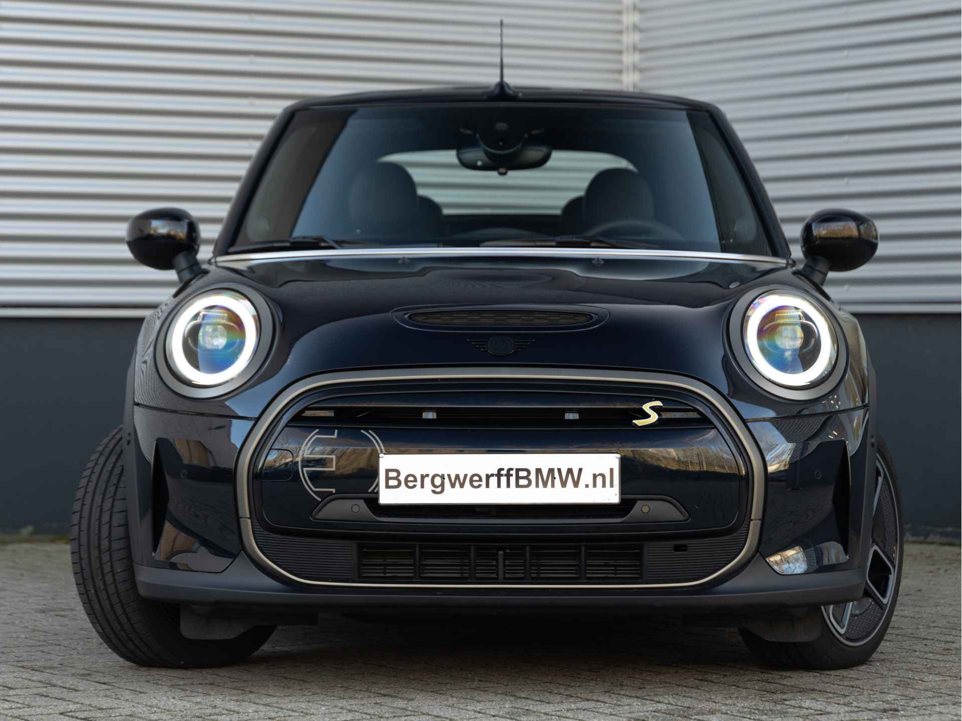 MINI MINI Electric Cabrio MINI Yours - 1 of 999 - Enigmatic black metallic - 10/46