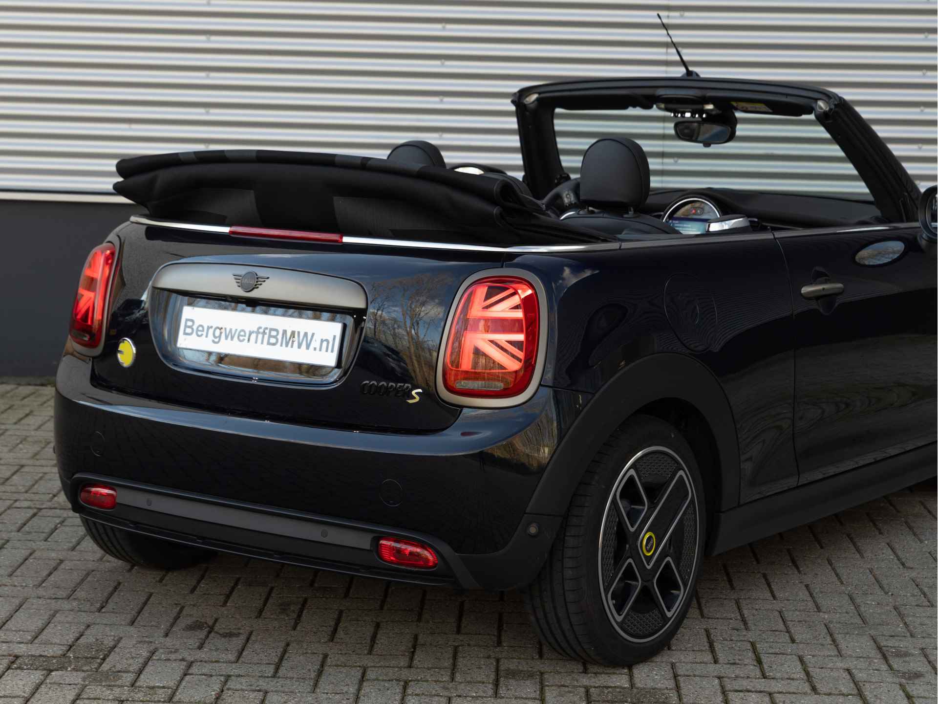 MINI MINI Electric Cabrio MINI Yours - 1 of 999 - Enigmatic black metallic - 14/46