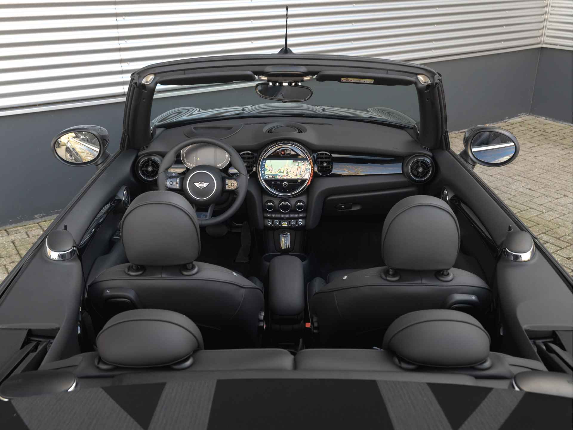 MINI MINI Electric Cabrio MINI Yours - 1 of 999 - Enigmatic black metallic - 19/46