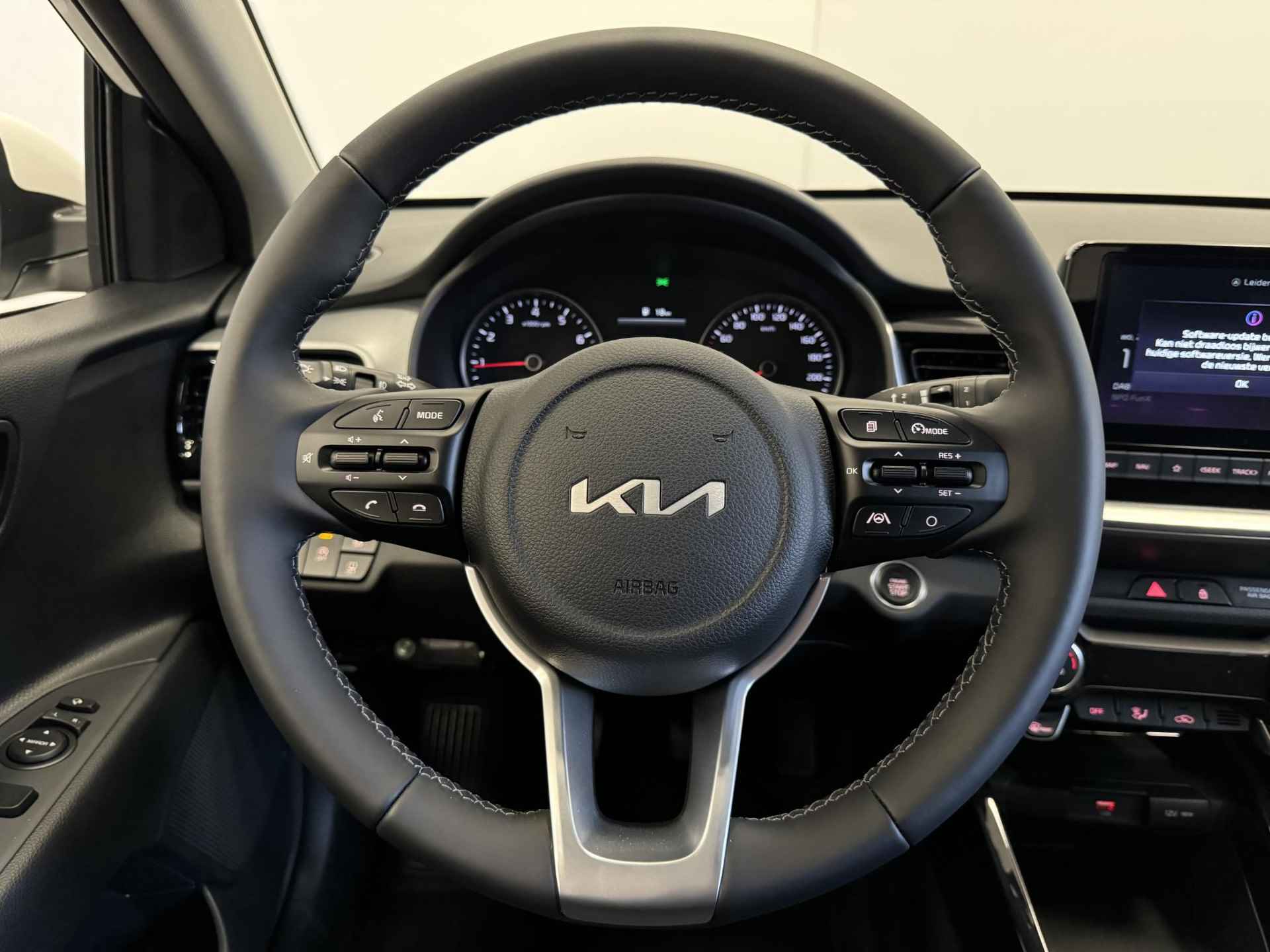 Kia Stonic 1.0 T-GDi MHEV DynamicPlusLine | € 2.000,- korting | Private lease vanaf € 399,-  p.m.| Apple Carplay & Android Auto | Camera | Stoel- en Stuurverwarming | KIA Leiderdorp 071 760 06 00 | - 18/28