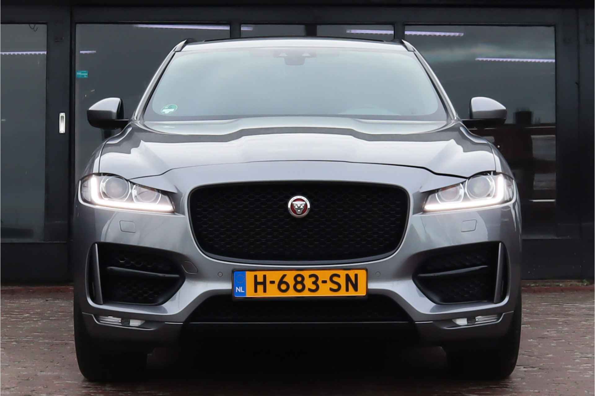 Jaguar F-Pace 2.0t AWD Premium Sport Edition | Navigatie | Achteruitrijcamera | Lm velgen | Leder | Panoramadak | Automaat | - 10/37