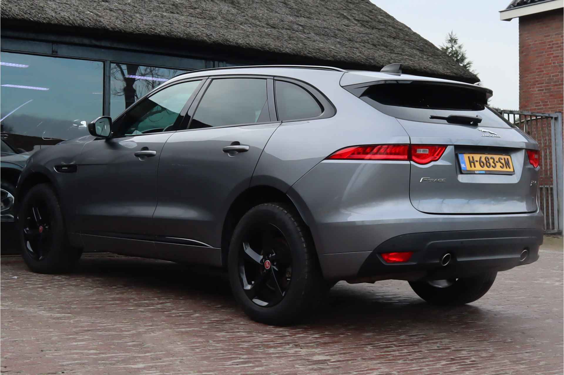 Jaguar F-Pace 2.0t AWD Premium Sport Edition | Navigatie | Achteruitrijcamera | Lm velgen | Leder | Panoramadak | Automaat | - 12/37