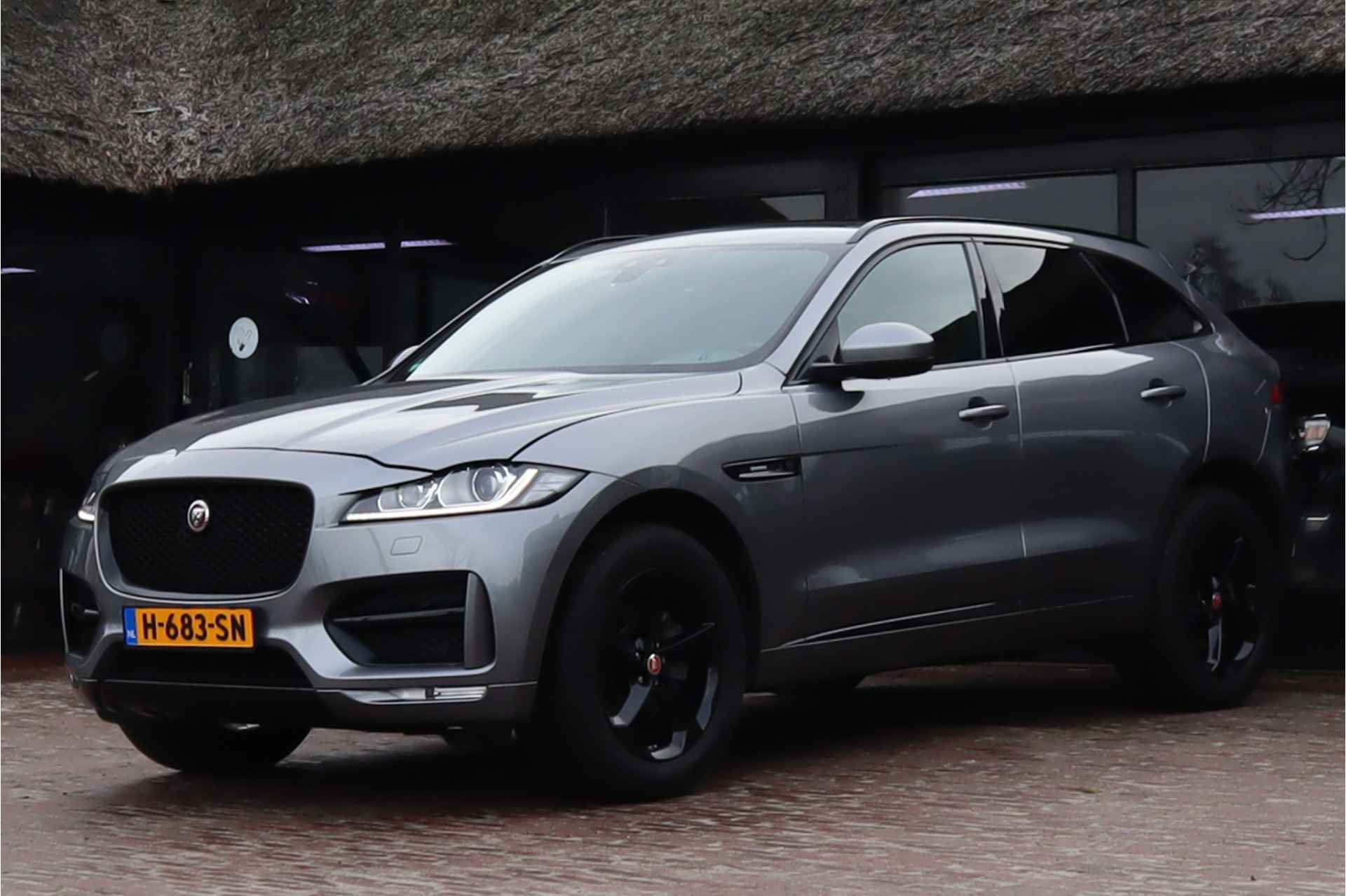 Jaguar F-Pace 2.0t AWD Premium Sport Edition | Navigatie | Achteruitrijcamera | Lm velgen | Leder | Panoramadak | Automaat | - 25/37