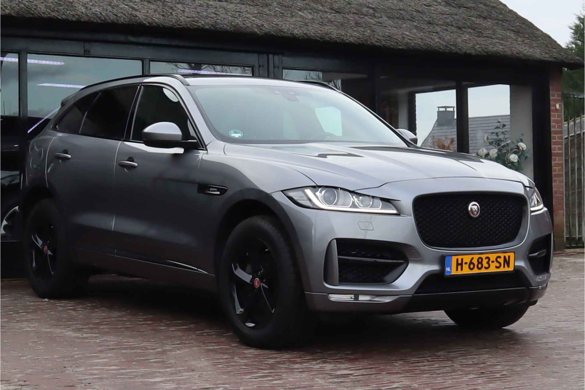 Jaguar F-Pace 2.0t AWD Premium Sport Edition | Navigatie | Achteruitrijcamera | Lm velgen | Leder | Panoramadak | Automaat | - 26/37