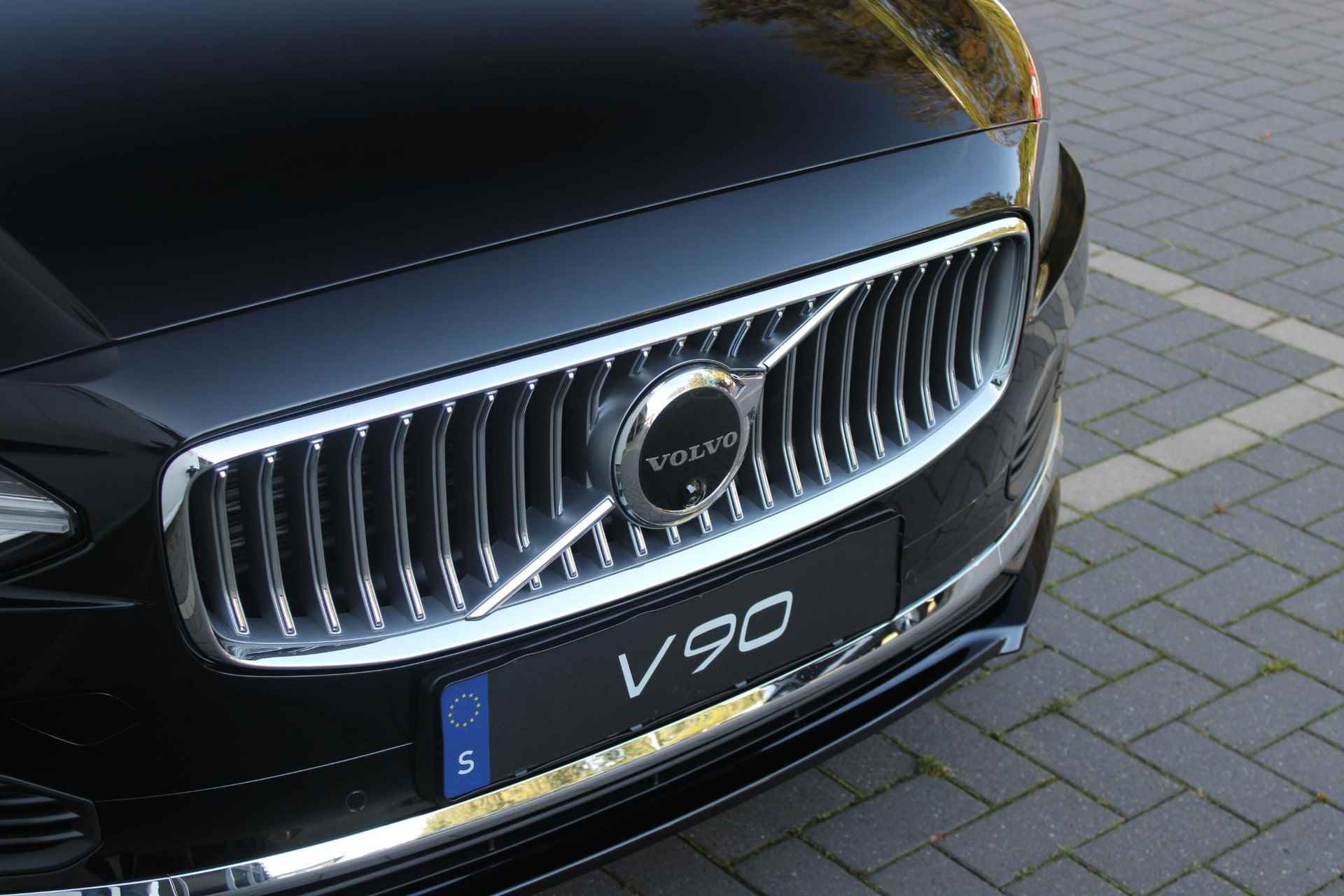 Volvo V90 T6 350PK AUT8 Recharge AWD Plus Bright, Adaptieve Cruise Control met Pilot Assist, Luchtvering, Geventileerde voorstoelen, Premium audio by Harman Kardon, Elektrisch bedienbaar Panoramisch Schuif-/Kanteldak, Elektrische voorstoelen, Verwarmbare voorstoelen + stuurwiel,  Park Assist voor + achter, 360 Parkeercamera, Getint glas achter, Blind Spot Information System, Keyless Entry, Apple CarPlay, 20'' Lichtmetalen wielen - 14/49