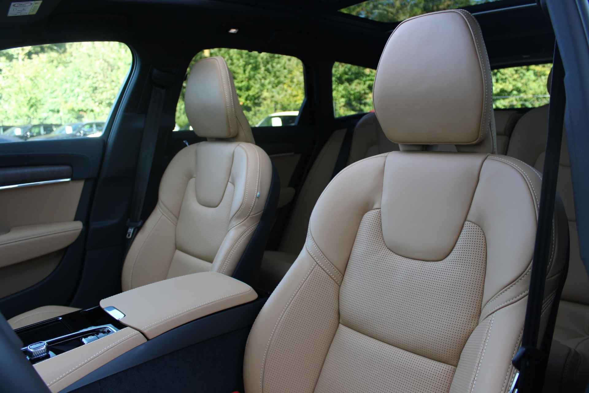 Volvo V90 T6 350PK AUT8 Recharge AWD Plus Bright, Adaptieve Cruise Control met Pilot Assist, Luchtvering, Geventileerde voorstoelen, Premium audio by Harman Kardon, Elektrisch bedienbaar Panoramisch Schuif-/Kanteldak, Elektrische voorstoelen, Verwarmbare voorstoelen + stuurwiel,  Park Assist voor + achter, 360 Parkeercamera, Getint glas achter, Blind Spot Information System, Keyless Entry, Apple CarPlay, 20'' Lichtmetalen wielen - 29/49